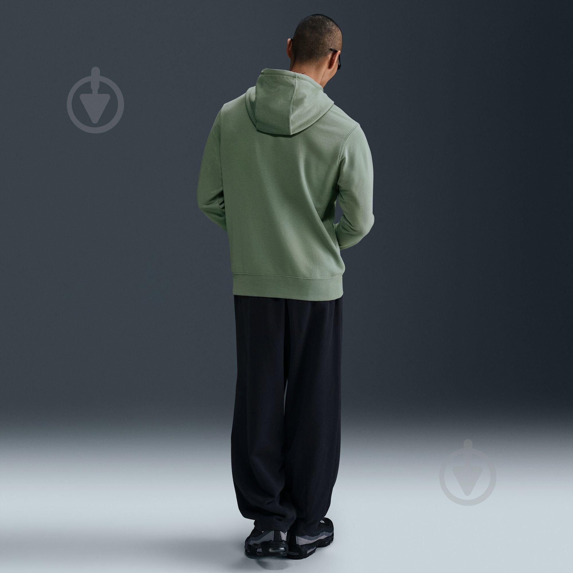 Джемпер Nike M NK CLUB FT HOODIE FONT GX HJ2506-370 р.M хакі - фото 7 Джемпер Nike M NK CLUB FT HOODIE FONT GX HJ2506-370 р.M хакі - фото 7