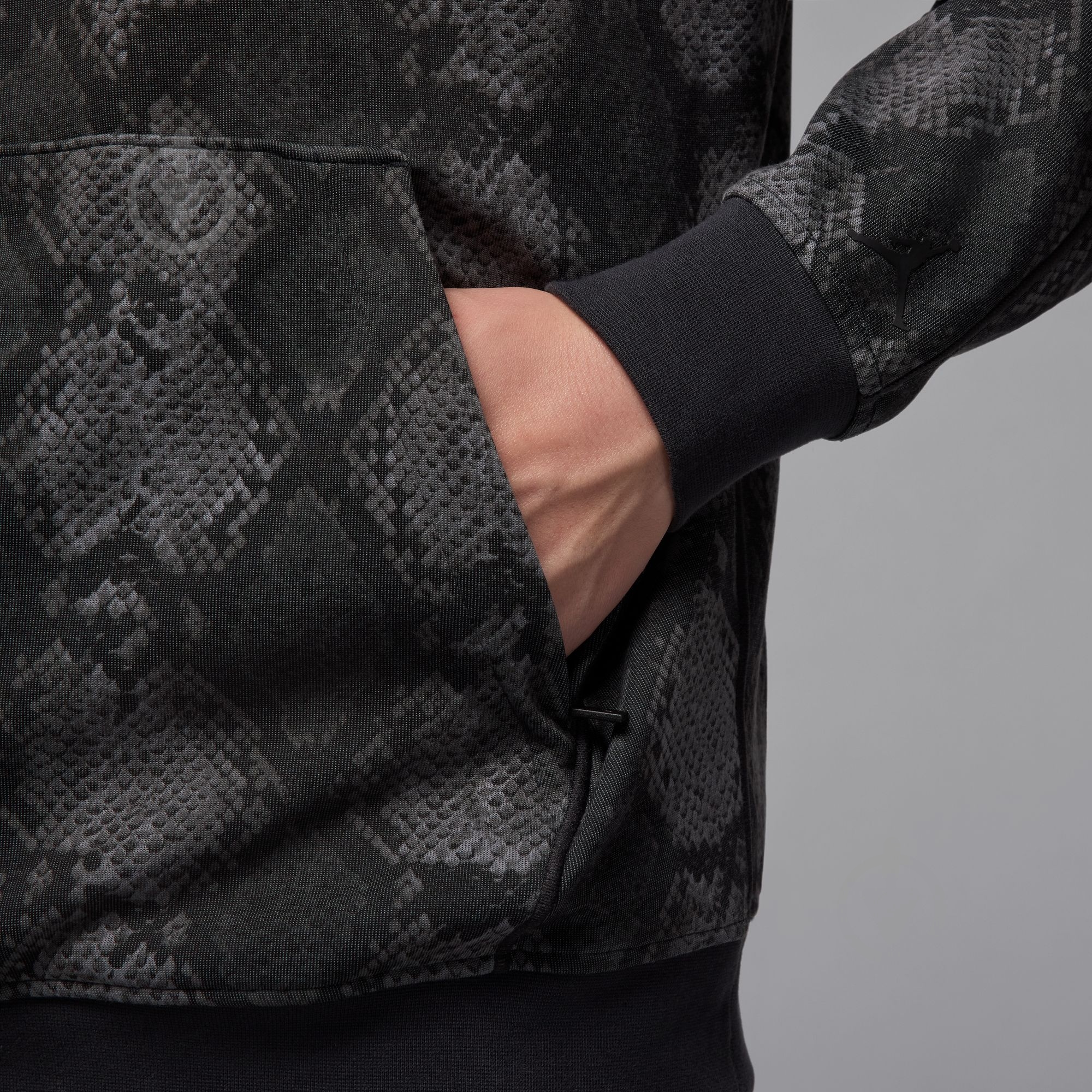 Джемпер Jordan M J DF SPRT HP FLC AOP PO HF9894-010 р.M чорний - фото 5 Джемпер Jordan M J DF SPRT HP FLC AOP PO HF9894-010 р.M чорний - фото 5