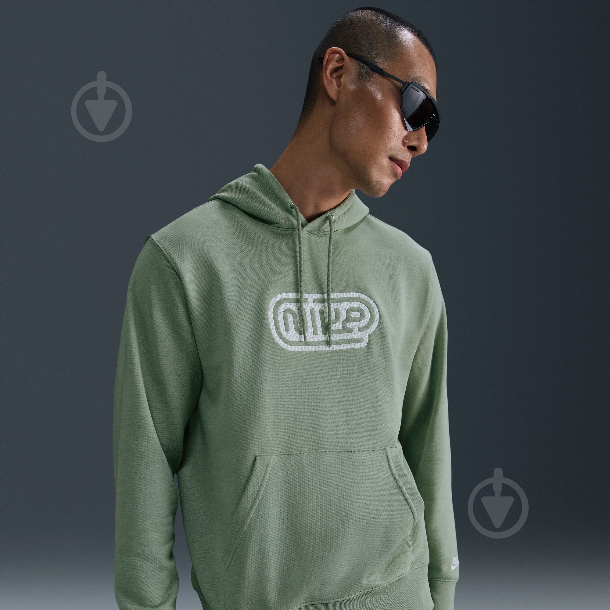 Джемпер Nike M NK CLUB FT HOODIE FONT GX HJ2506-370 р.S хакі - фото 9 Джемпер Nike M NK CLUB FT HOODIE FONT GX HJ2506-370 р.S хакі - фото 9