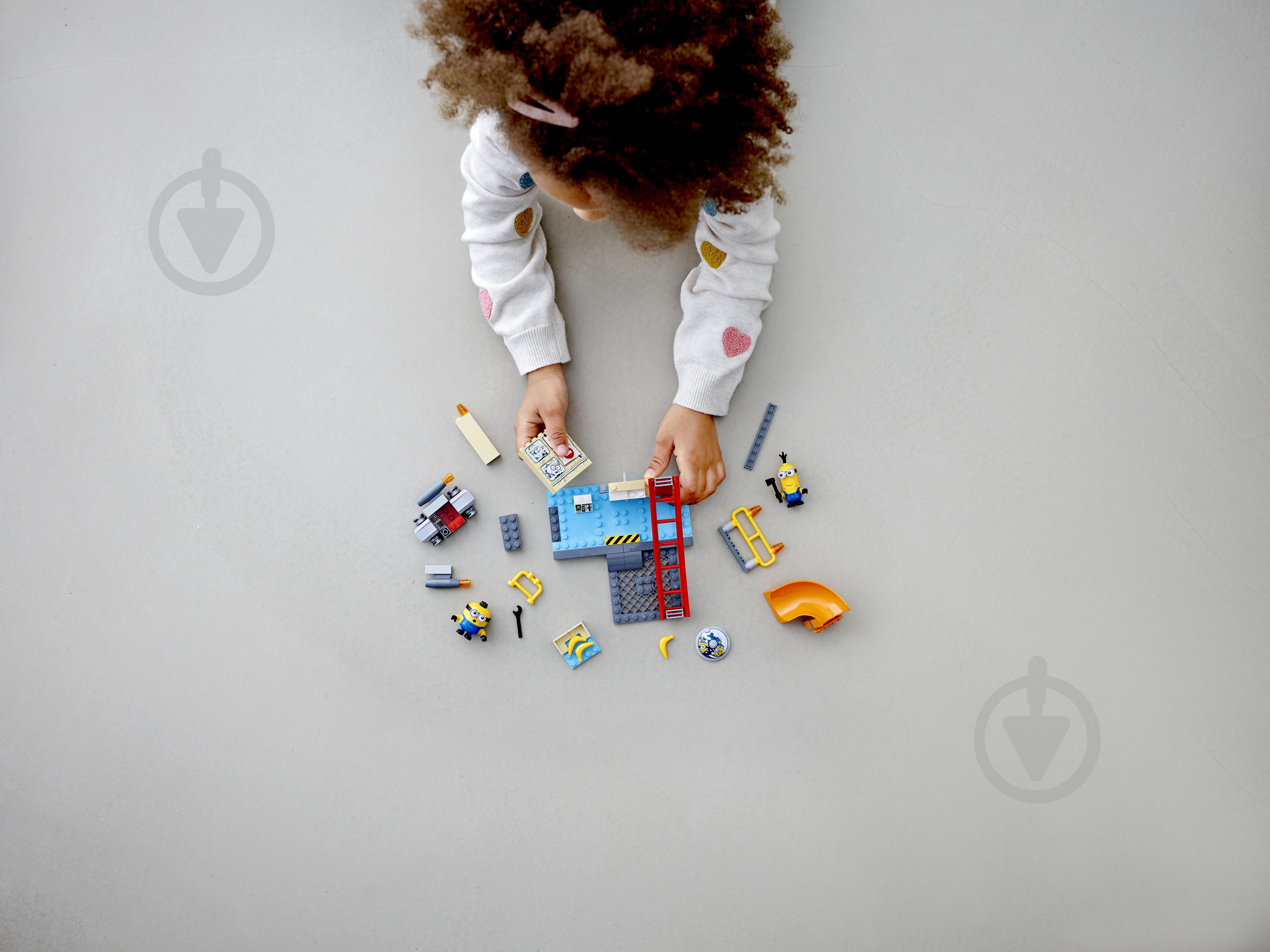 Конструктор LEGO Minions Міньйони в лабораторії Гру 75546 - фото 4 Конструктор LEGO Minions Міньйони в лабораторії Гру 75546 - фото 4