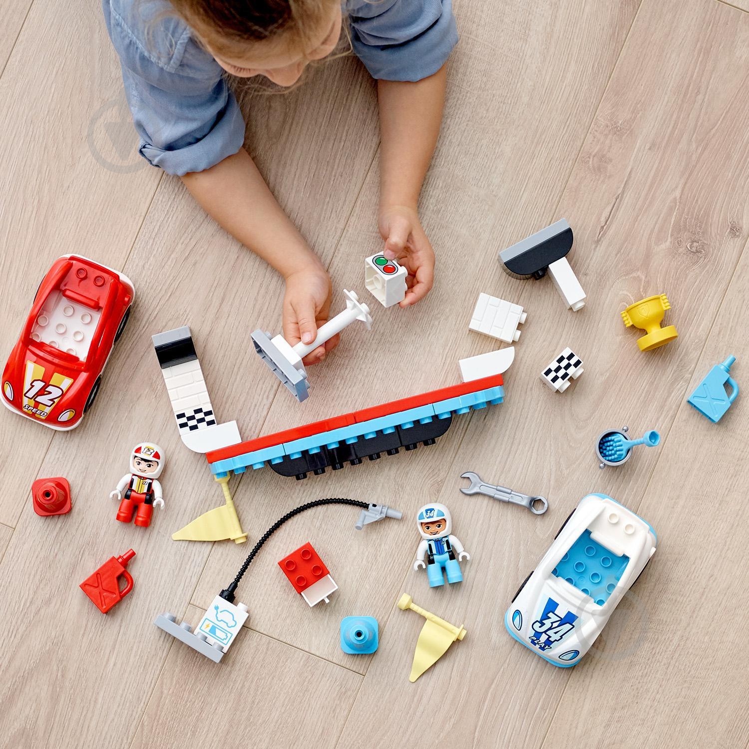 Конструктор LEGO DUPLO Гоночні автомобілі 10947 - фото 4