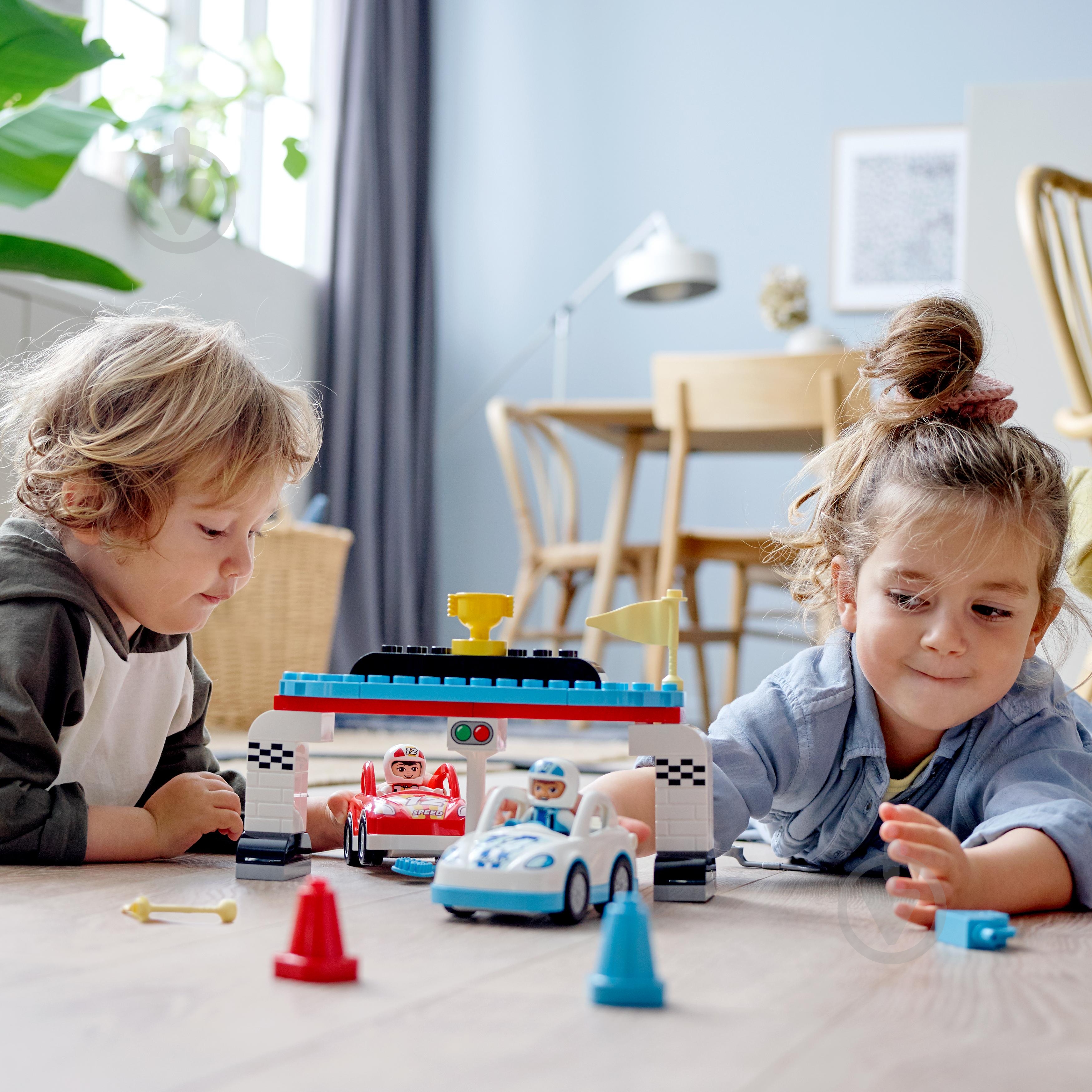 Конструктор LEGO DUPLO Гоночні автомобілі 10947 - фото 9