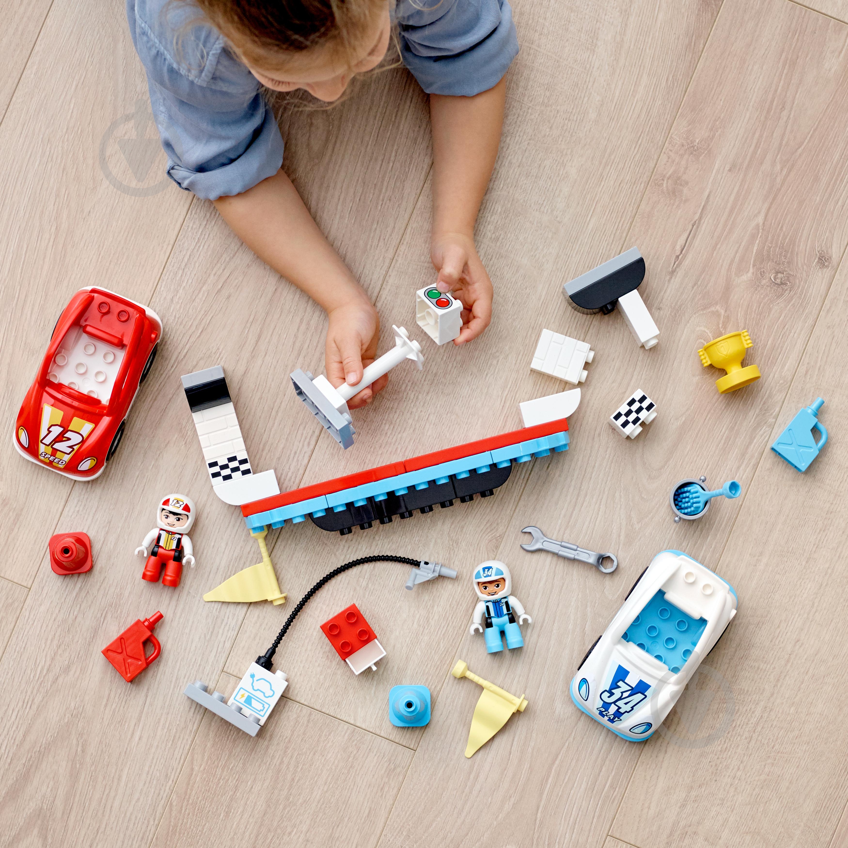 Конструктор LEGO DUPLO Гоночні автомобілі 10947 - фото 11