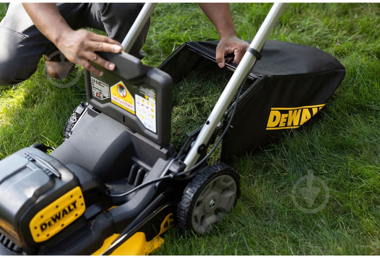 Газонокосилка аккумуляторная DeWalt DCMWP134W2 - фото 13 Газонокосилка аккумуляторная DeWalt DCMWP134W2 - фото 13
