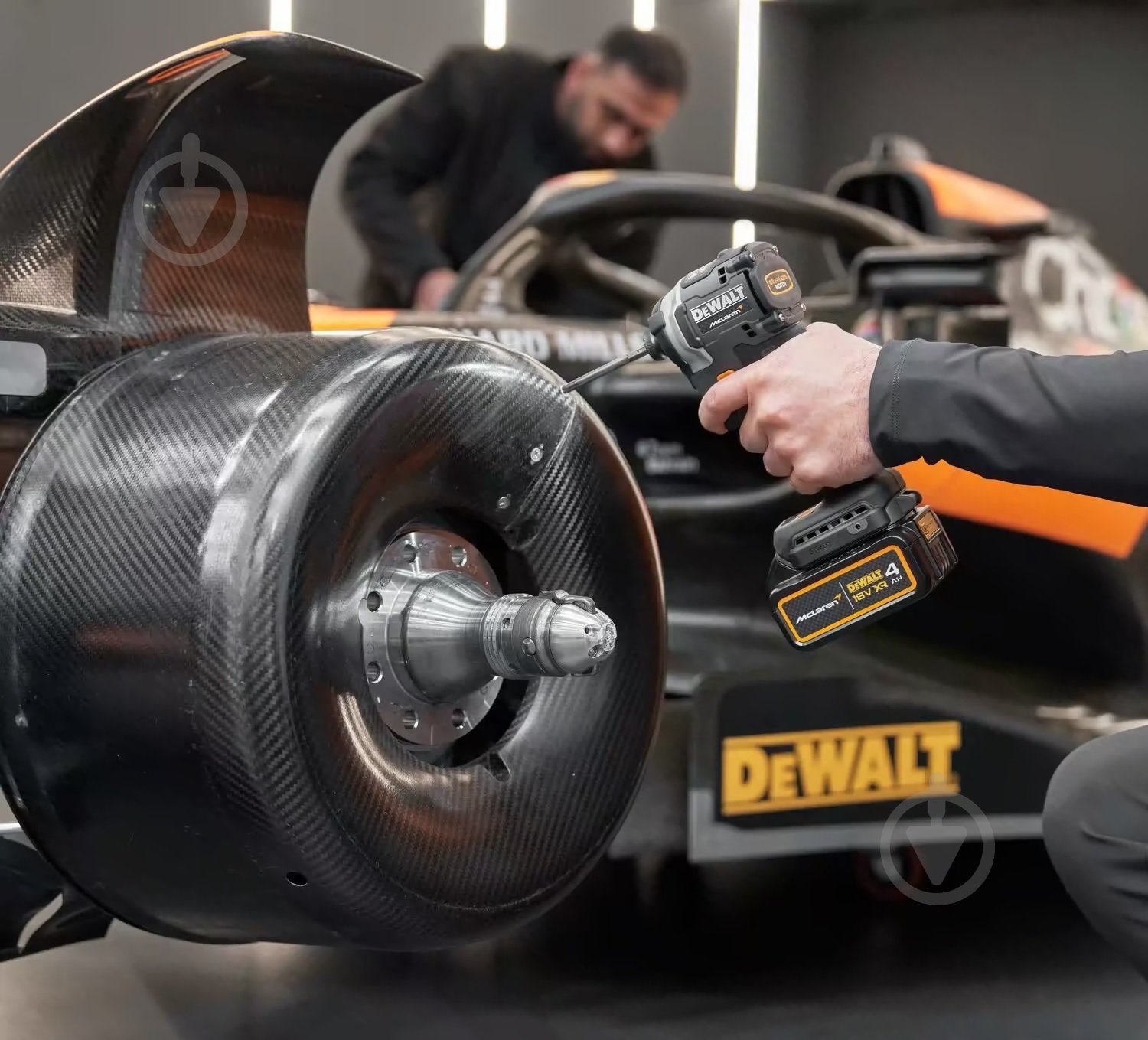 Шуруповерт ударный аккумуляторный DeWalt McLaren F1 TEAM LIMITED EDITION DCF85MM2T - фото 12 Шуруповерт ударный аккумуляторный DeWalt McLaren F1 TEAM LIMITED EDITION DCF85MM2T - фото 12