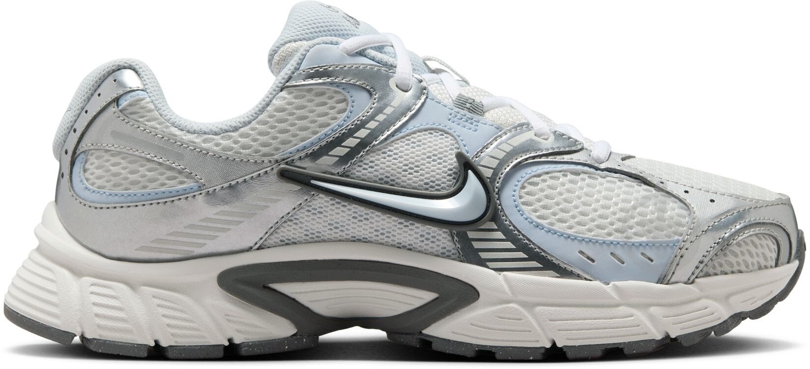 Кросівки жіночі Nike W V5 RNR HQ7901-103 р.39 білі - фото 1