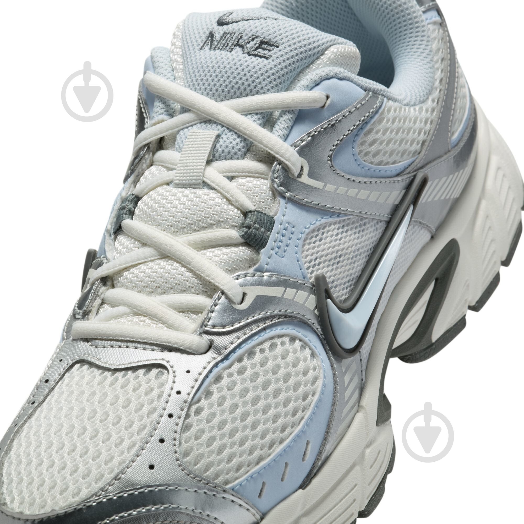 Кросівки жіночі Nike W V5 RNR HQ7901-103 р.39 білі - фото 10