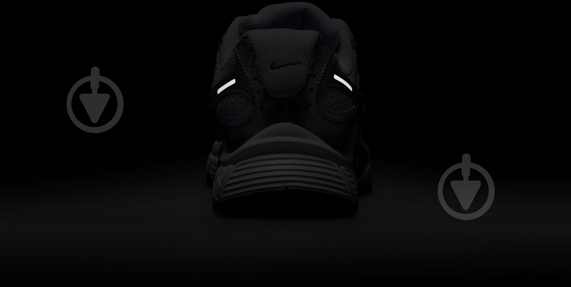Кросівки жіночі Nike W V5 RNR HQ7901-103 р.39 білі - фото 12