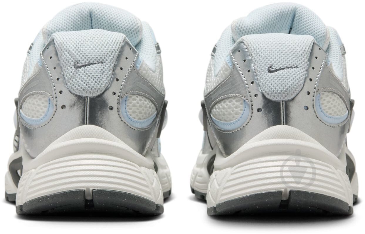 Кросівки жіночі Nike W V5 RNR HQ7901-103 р.39 білі - фото 6
