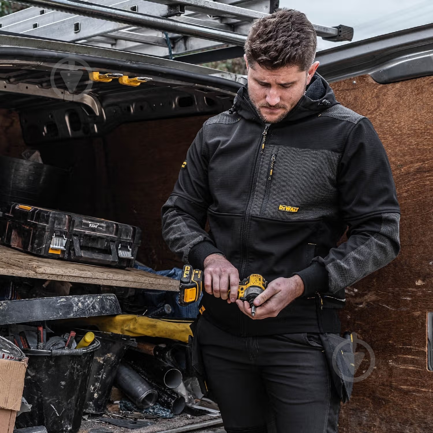 Куртка DeWalt DWC263-001-XXL TOUGH SOFT SHEL р. XXL DWC263-001-XXL - фото 6 Куртка DeWalt DWC263-001-XXL TOUGH SOFT SHEL р. XXL DWC263-001-XXL - фото 6