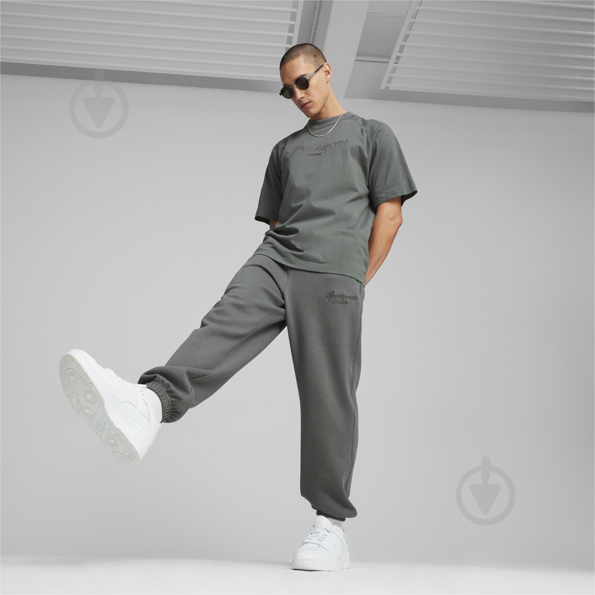 Брюки Puma CLASSICS+ SWEATPANTS 62427680 р. M серый - фото 4