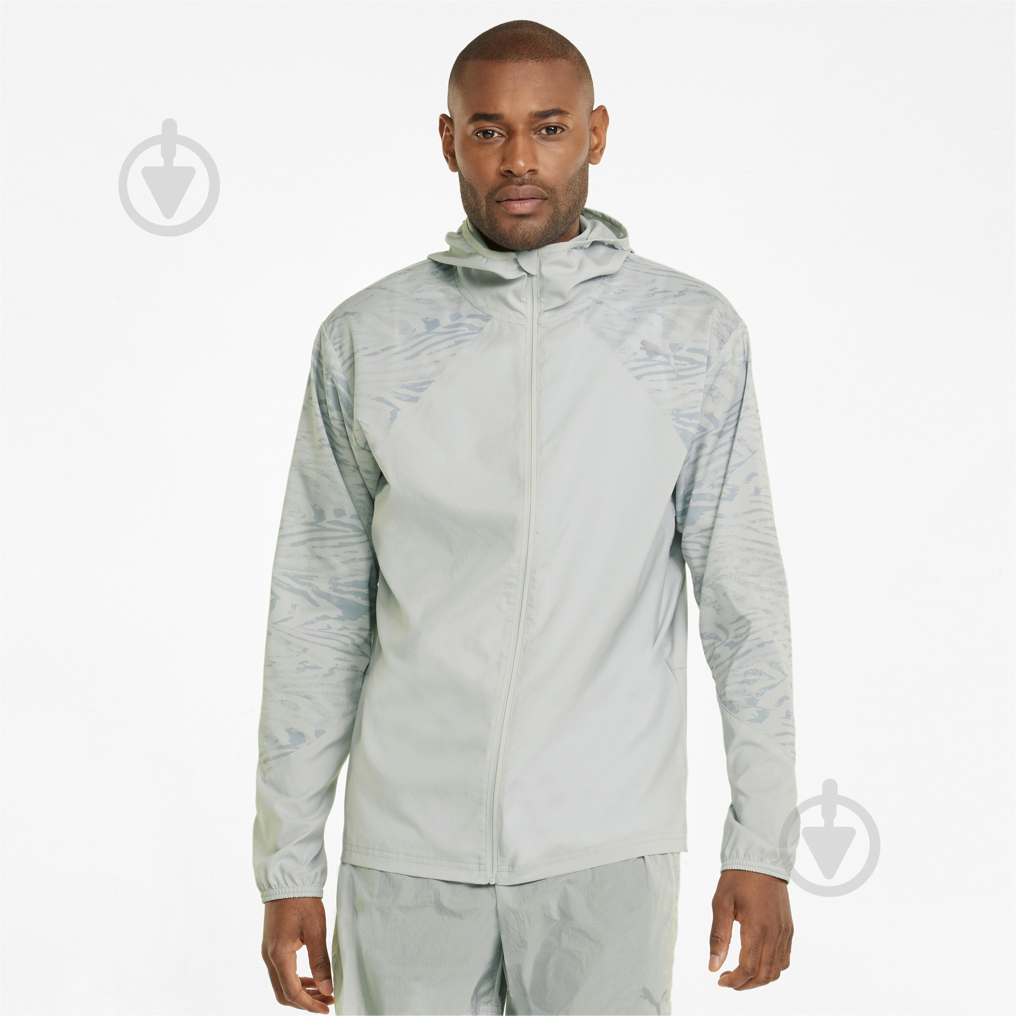 Вітрівка чоловіча демісезонна Puma RUN GRAPHIC HOODED JACKET M 52140519 р.M сіра - фото 1 Вітрівка чоловіча демісезонна Puma RUN GRAPHIC HOODED JACKET M 52140519 р.M сіра - фото 1