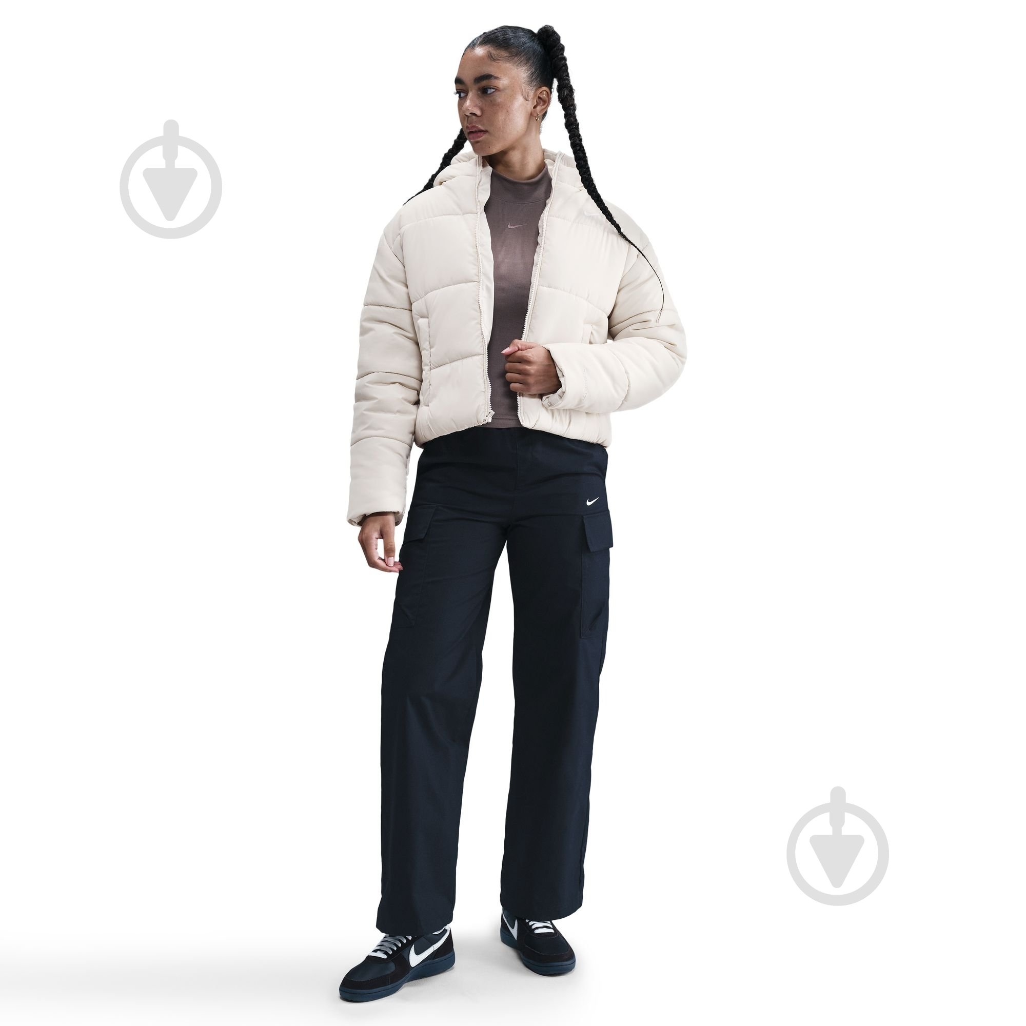 Куртка жіноча демісезонна Nike W NSW TF SYNFL NK CLSC PFR FZ5899-072 р.XS бежева - фото 2 Куртка жіноча демісезонна Nike W NSW TF SYNFL NK CLSC PFR FZ5899-072 р.XS бежева - фото 2