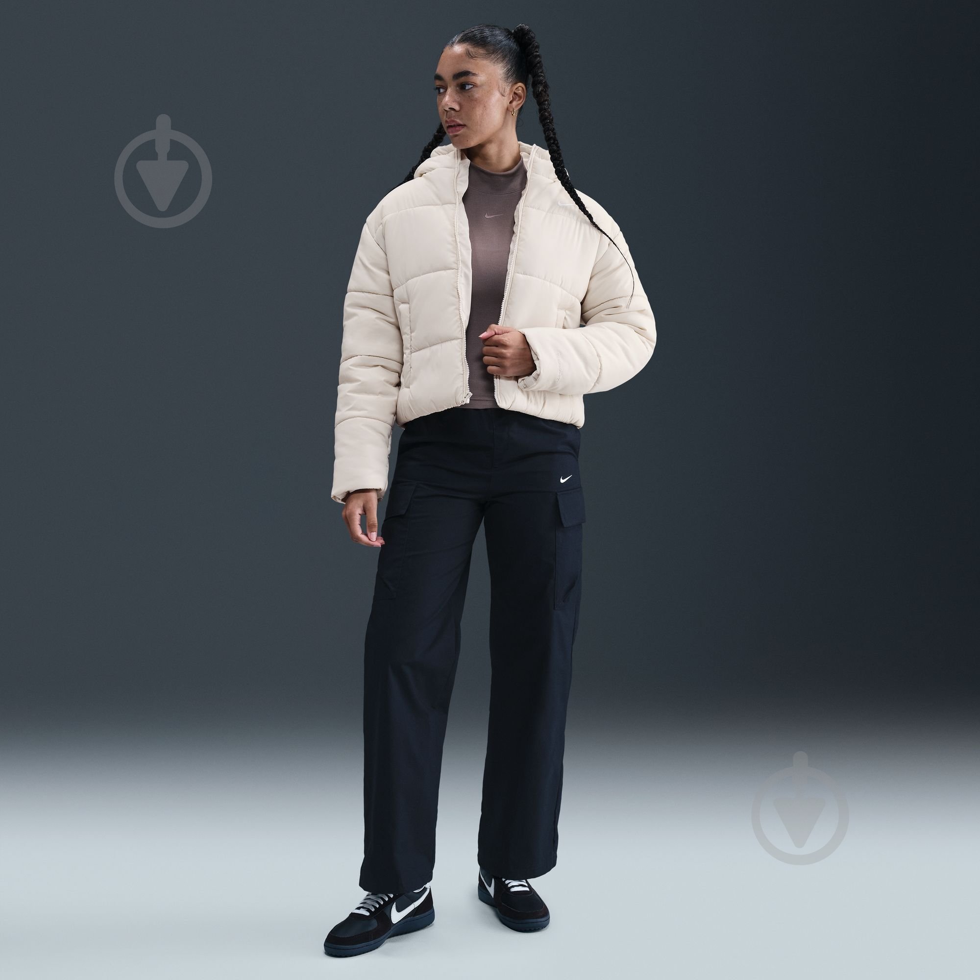 Куртка жіноча демісезонна Nike W NSW TF SYNFL NK CLSC PFR FZ5899-072 р.XS бежева - фото 8 Куртка жіноча демісезонна Nike W NSW TF SYNFL NK CLSC PFR FZ5899-072 р.XS бежева - фото 8