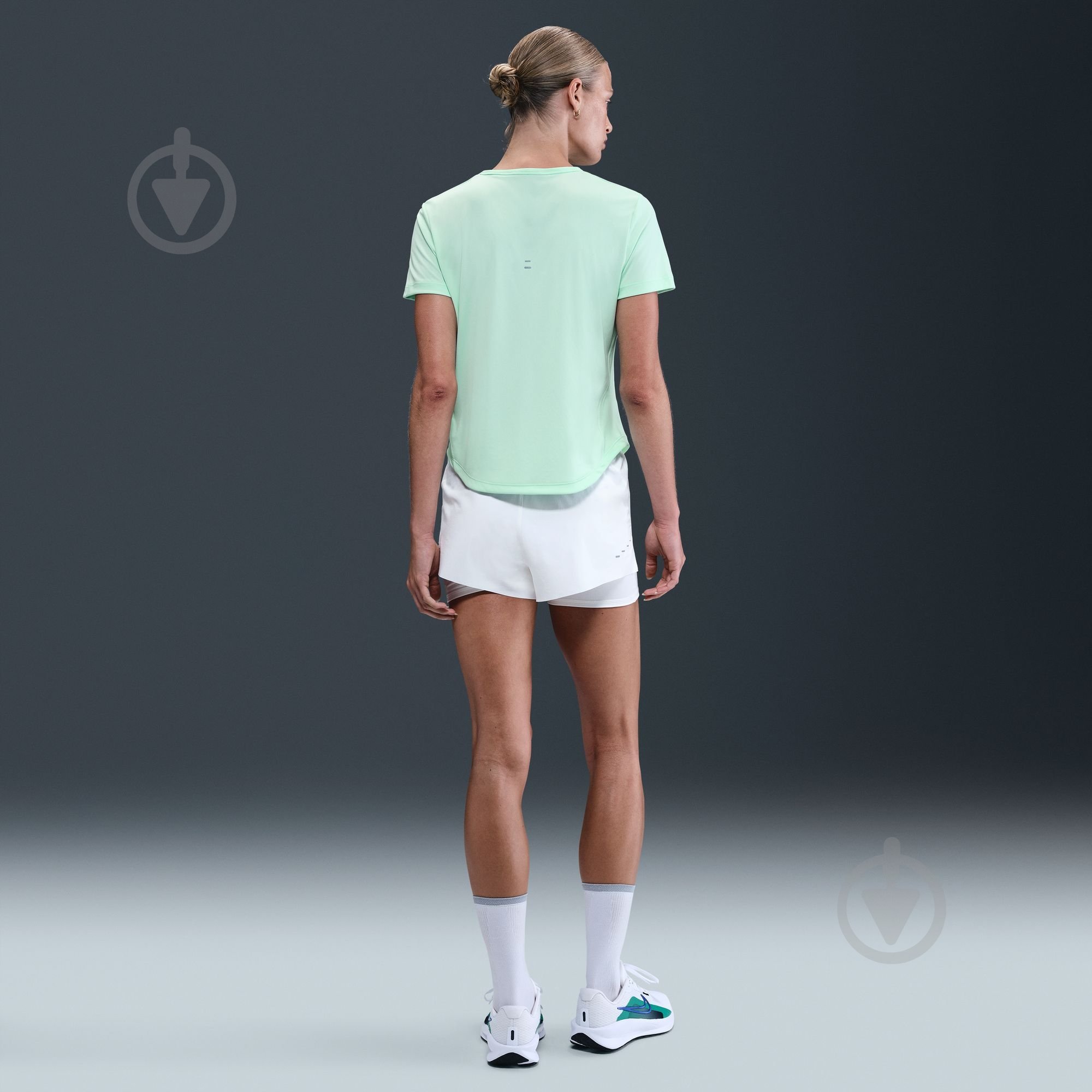 Майка Nike W NK TEMPO SWSH HBR DF SS TOP HV2772-353 р.M зелений - фото 7 Майка Nike W NK TEMPO SWSH HBR DF SS TOP HV2772-353 р.M зелений - фото 7