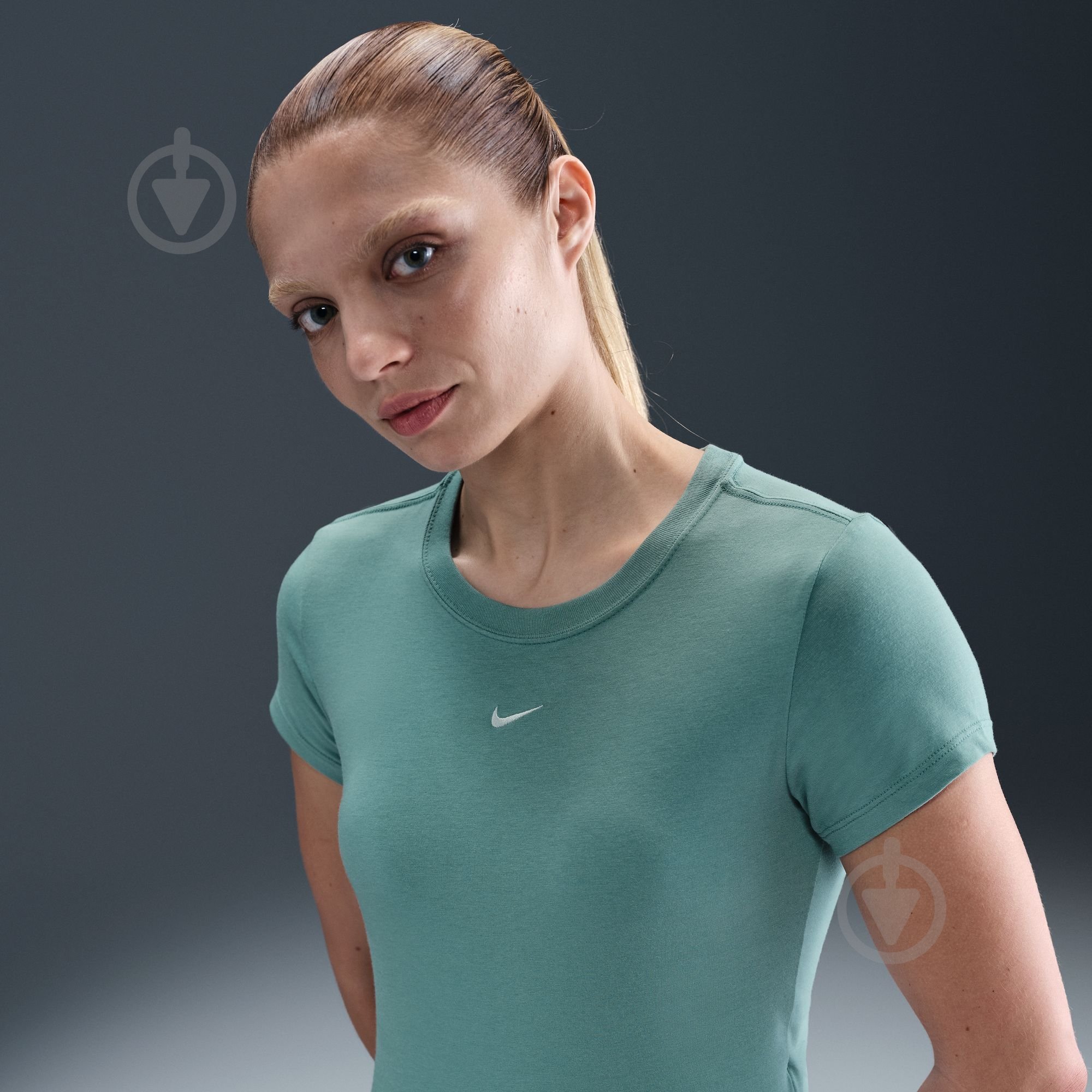 Футболка Nike W NSW NK CHLL KNT MD CRP FV5508-018 р.XL зеленый - фото 9 Футболка Nike W NSW NK CHLL KNT MD CRP FV5508-018 р.XL зеленый - фото 9