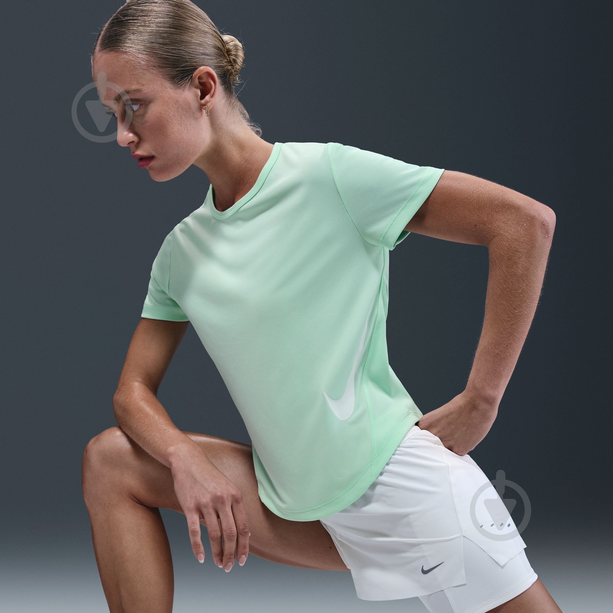 Майка Nike W NK TEMPO SWSH HBR DF SS TOP HV2772-353 р.XS зеленый - фото 12