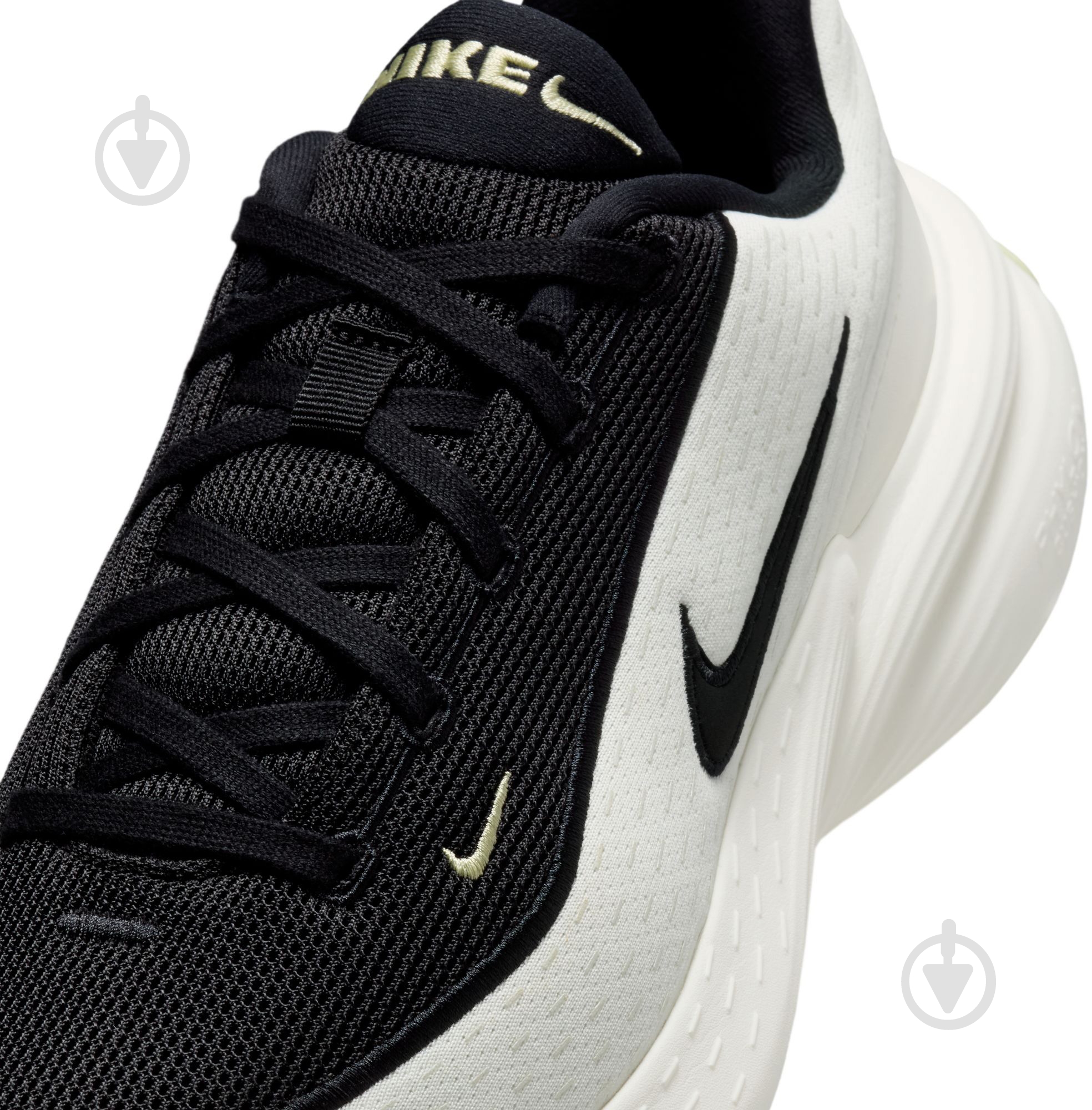 Кросівки чоловічі демісезонні Nike Uplift SC IB2765-100 р.38,5 білі із чорним - фото 9 Кросівки чоловічі демісезонні Nike Uplift SC IB2765-100 р.38,5 білі із чорним - фото 9