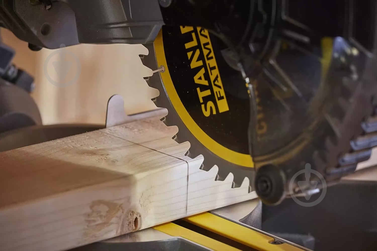 Пила торцовочная Stanley FatMax SFMCS701M1 - фото 3