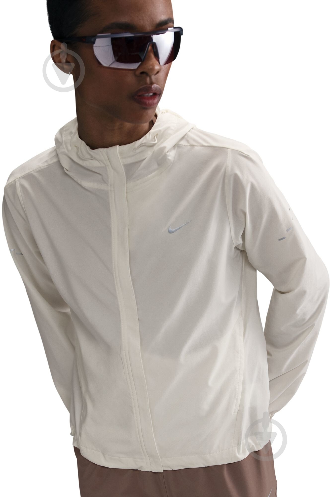 Куртка женская Nike W NK SWIFT RPL PKBL JKT HQ0650-133 р.L бежевая - фото 4 Куртка женская Nike W NK SWIFT RPL PKBL JKT HQ0650-133 р.L бежевая - фото 4