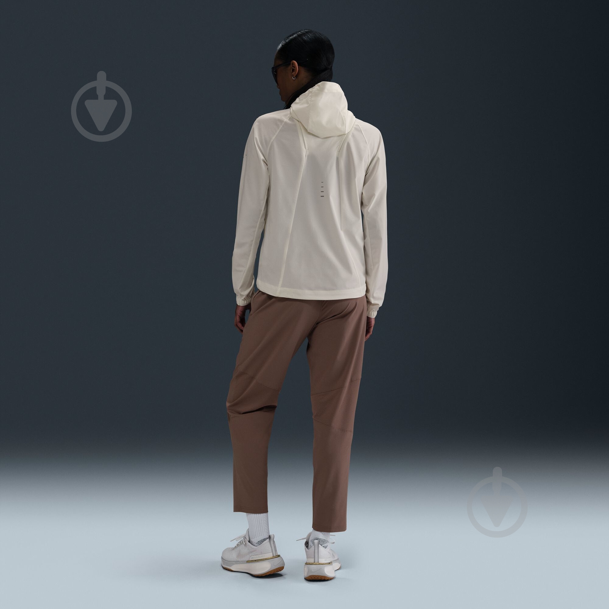 Куртка женская Nike W NK SWIFT RPL PKBL JKT HQ0650-133 р.L бежевая - фото 7 Куртка женская Nike W NK SWIFT RPL PKBL JKT HQ0650-133 р.L бежевая - фото 7