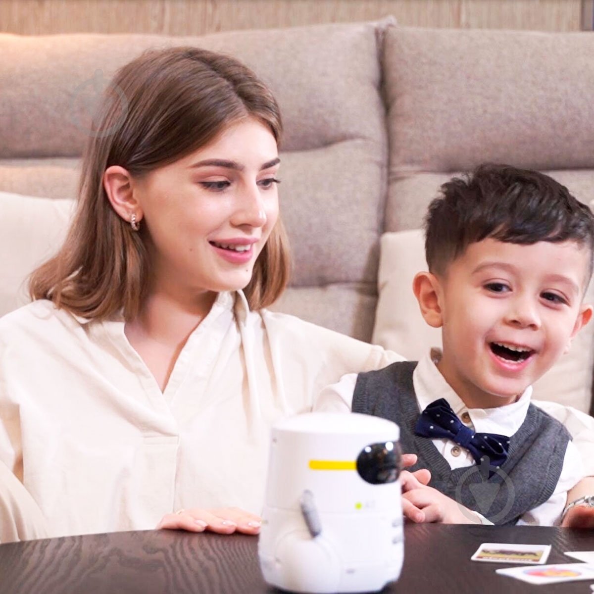 Интерактивный робот AT-Robot с сенсорным управлением и обучающими карточками №2 (белый) AT002-01-UKR - фото 5 Интерактивный робот AT-Robot с сенсорным управлением и обучающими карточками №2 (белый) AT002-01-UKR - фото 5