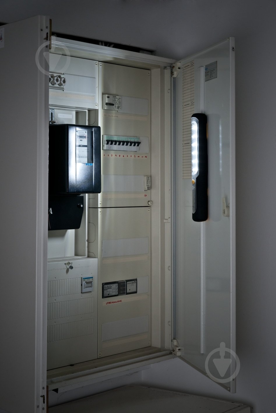 Динамо-ліхтар Brennenstuhl HL 300 AD 300 Lm чорний 1178590100 - фото 7 Динамо-ліхтар Brennenstuhl HL 300 AD 300 Lm чорний 1178590100 - фото 7