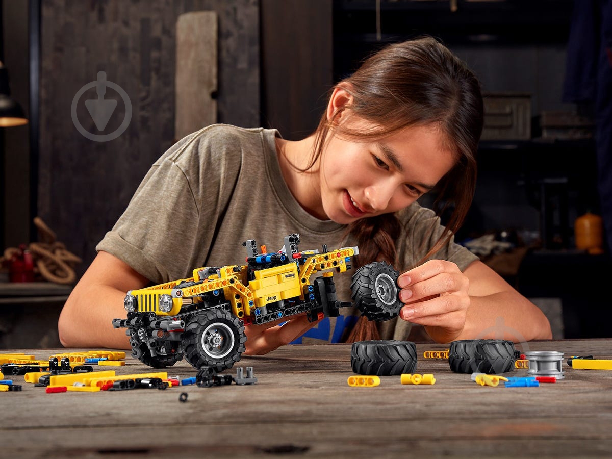 Конструктор LEGO Technic Jeep Wrangler 42122 - фото 15