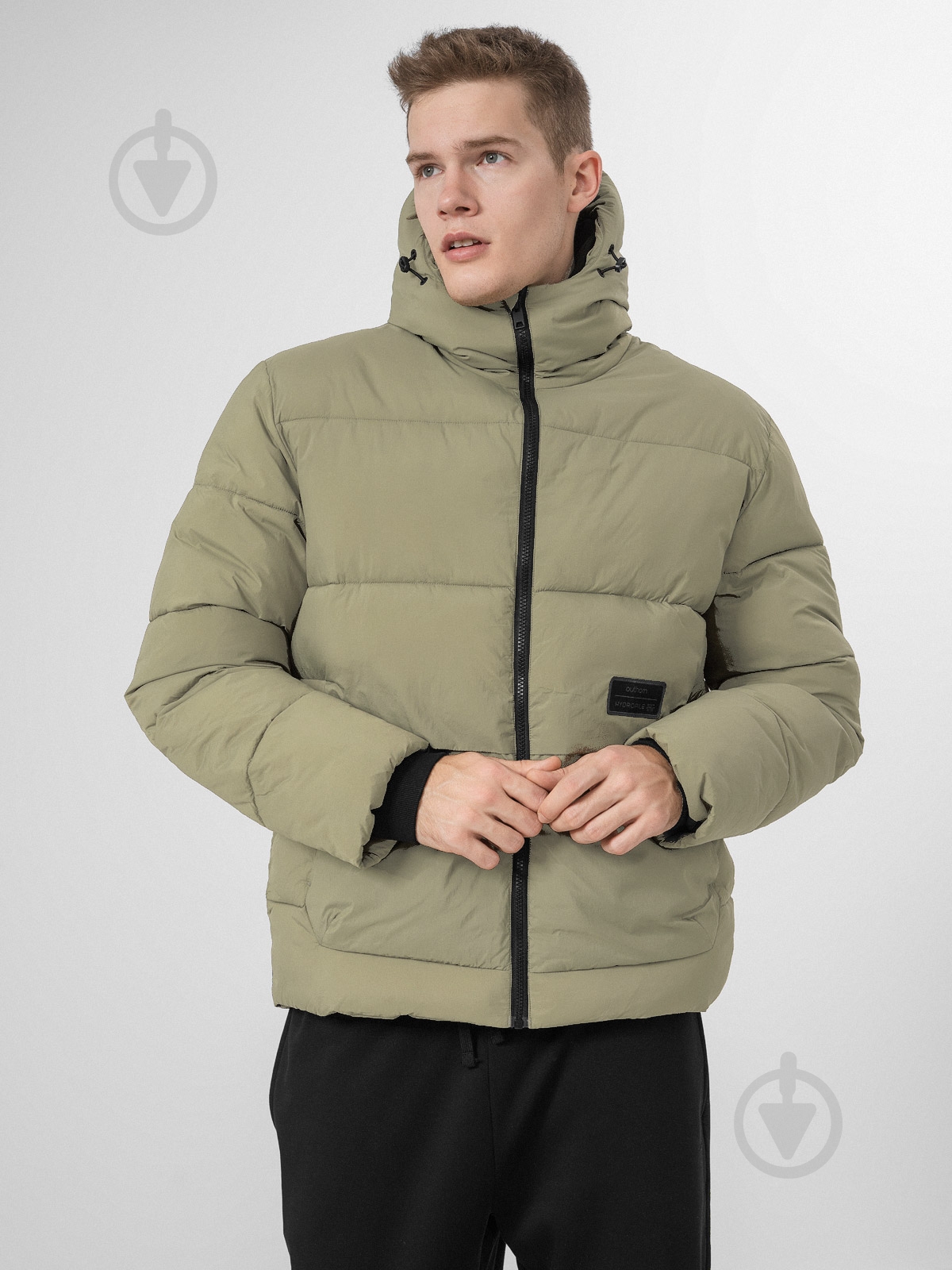 Пуховик чоловічий Outhorn DOWN JACKET M018 OTHAW22TDJAM018-43S р.S оливковий - фото 1 Пуховик чоловічий Outhorn DOWN JACKET M018 OTHAW22TDJAM018-43S р.S оливковий - фото 1