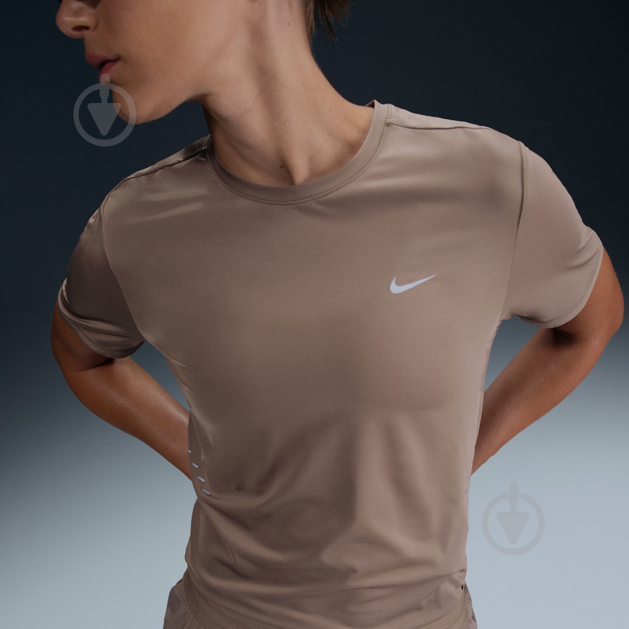 Футболка Nike W NK SWIFT DF SS TOP HM9698-233 р.M коричневий - фото 10 Футболка Nike W NK SWIFT DF SS TOP HM9698-233 р.M коричневий - фото 10