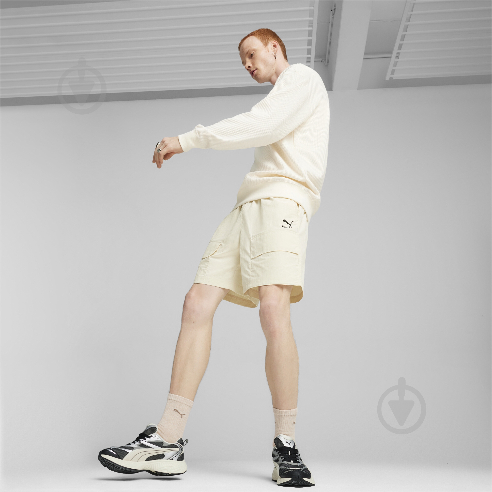 Свитшот Puma CLASSICS WAFFLE CREW 62425366 р.M бежевый - фото 4