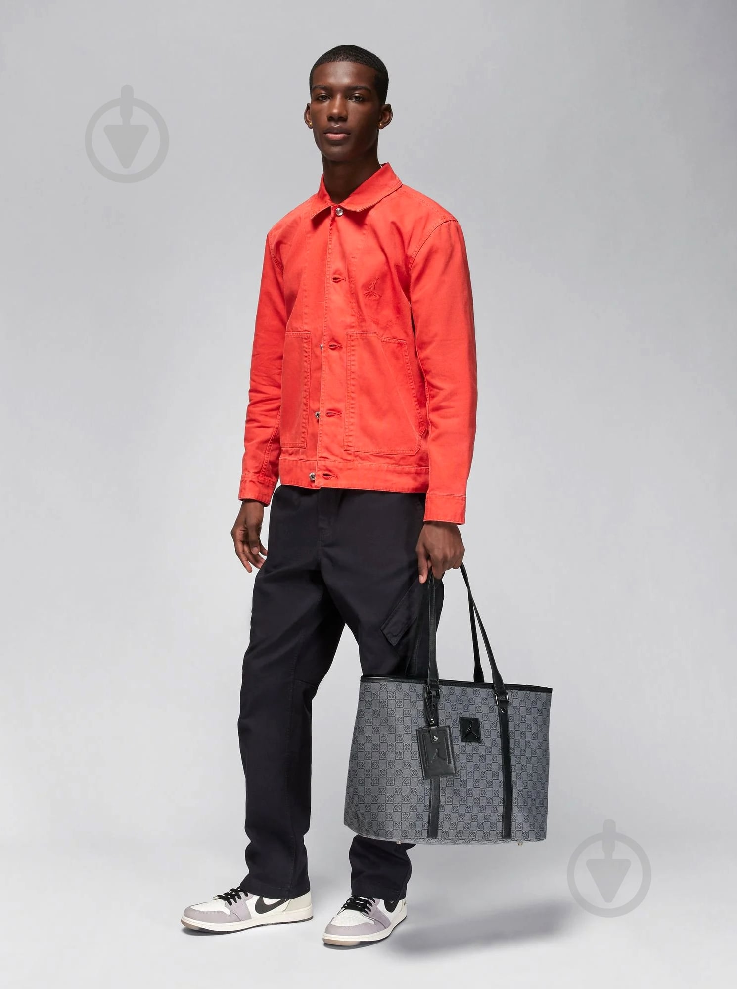 Сумка Jordan MONOGRAM TOTE MA0896-G9Q 32 л сірий - фото 9 Сумка Jordan MONOGRAM TOTE MA0896-G9Q 32 л сірий - фото 9
