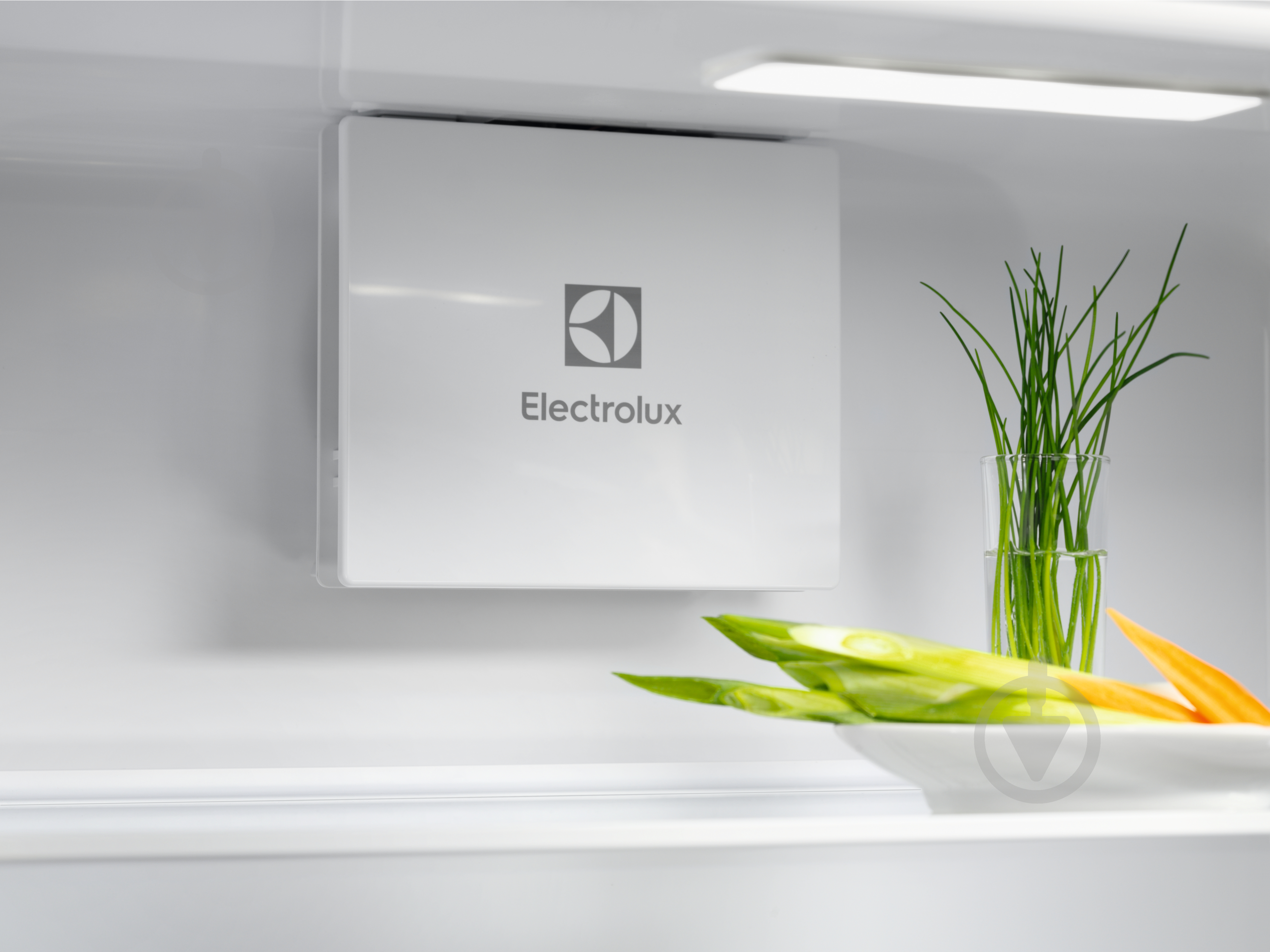 Встраиваемый холодильник Electrolux LNG7TE18S - фото 3