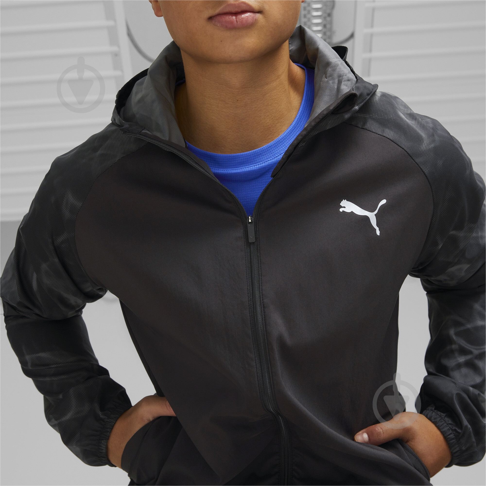 Вітрівка чоловіча Puma RUN FAVORITE AOP WOVEN JACKET 52338901 р.S чорна - фото 4