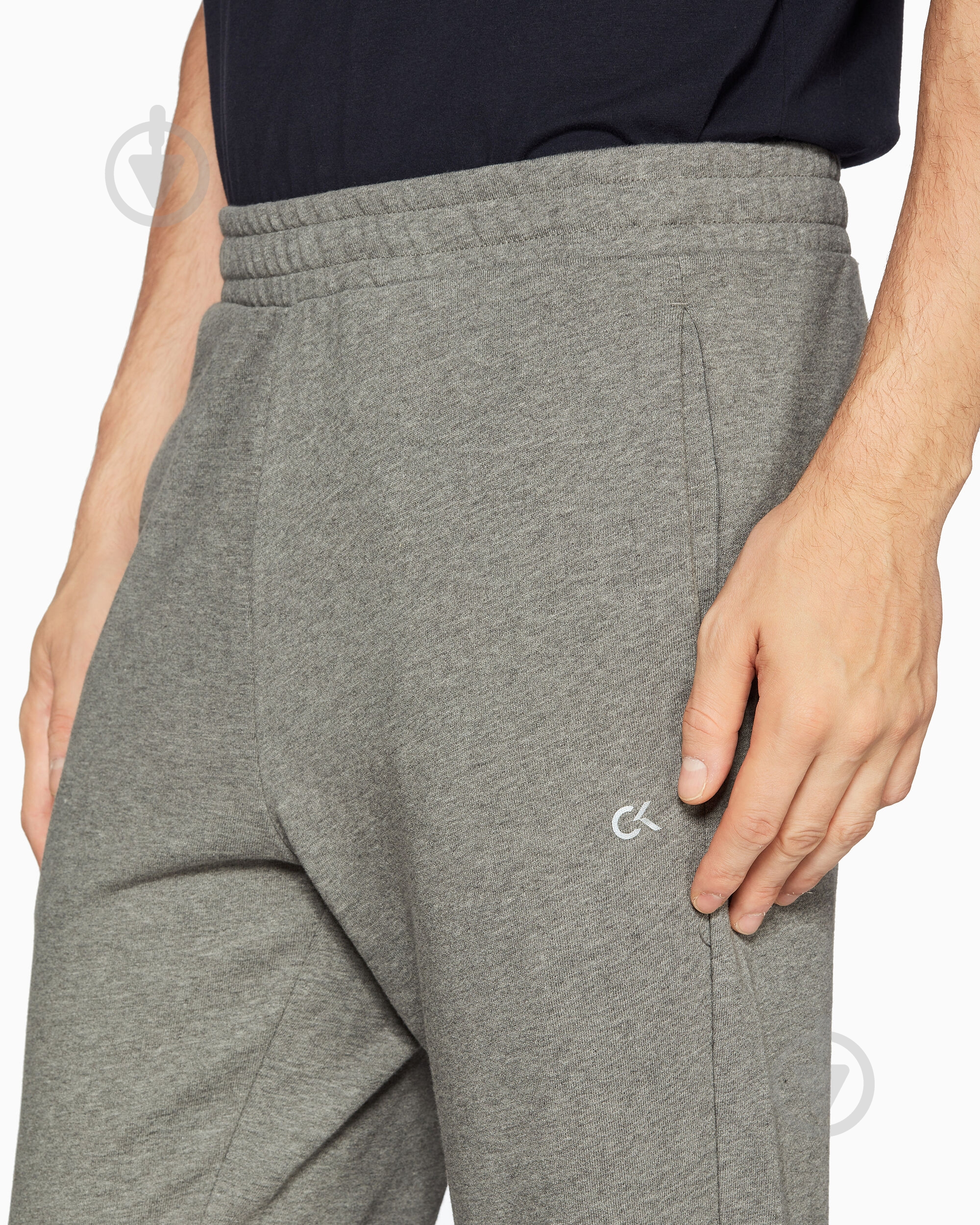 Брюки Calvin Klein Performance Pants 00GMS9P656-077 р. L серый - фото 4 Брюки Calvin Klein Performance Pants 00GMS9P656-077 р. L серый - фото 4