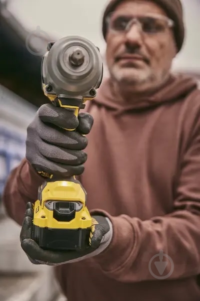Гайковерт аккумуляторный Stanley FatMax 950 Нм SFMCF940B - фото 9