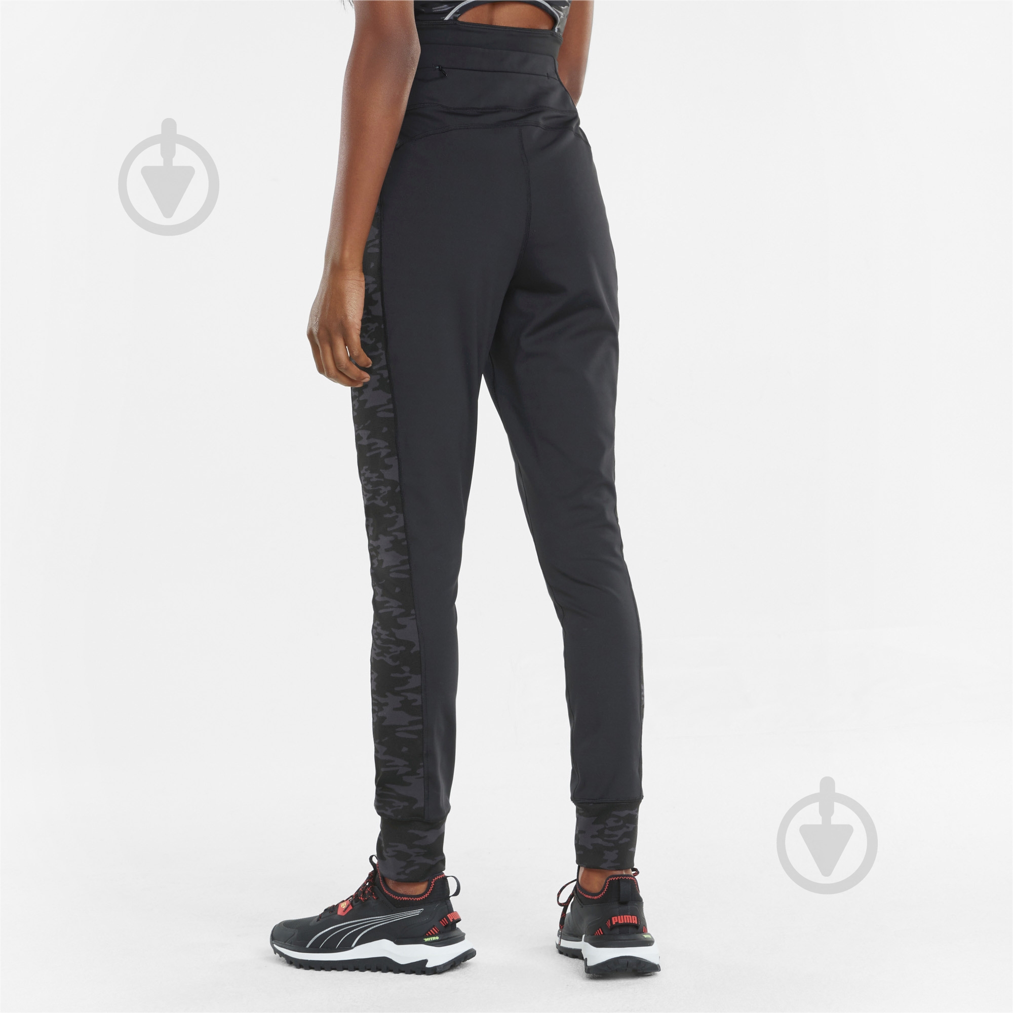 Штани Puma RUN KNIT JOGGER 52082601 р. M чорний - фото 4 Штани Puma RUN KNIT JOGGER 52082601 р. M чорний - фото 4