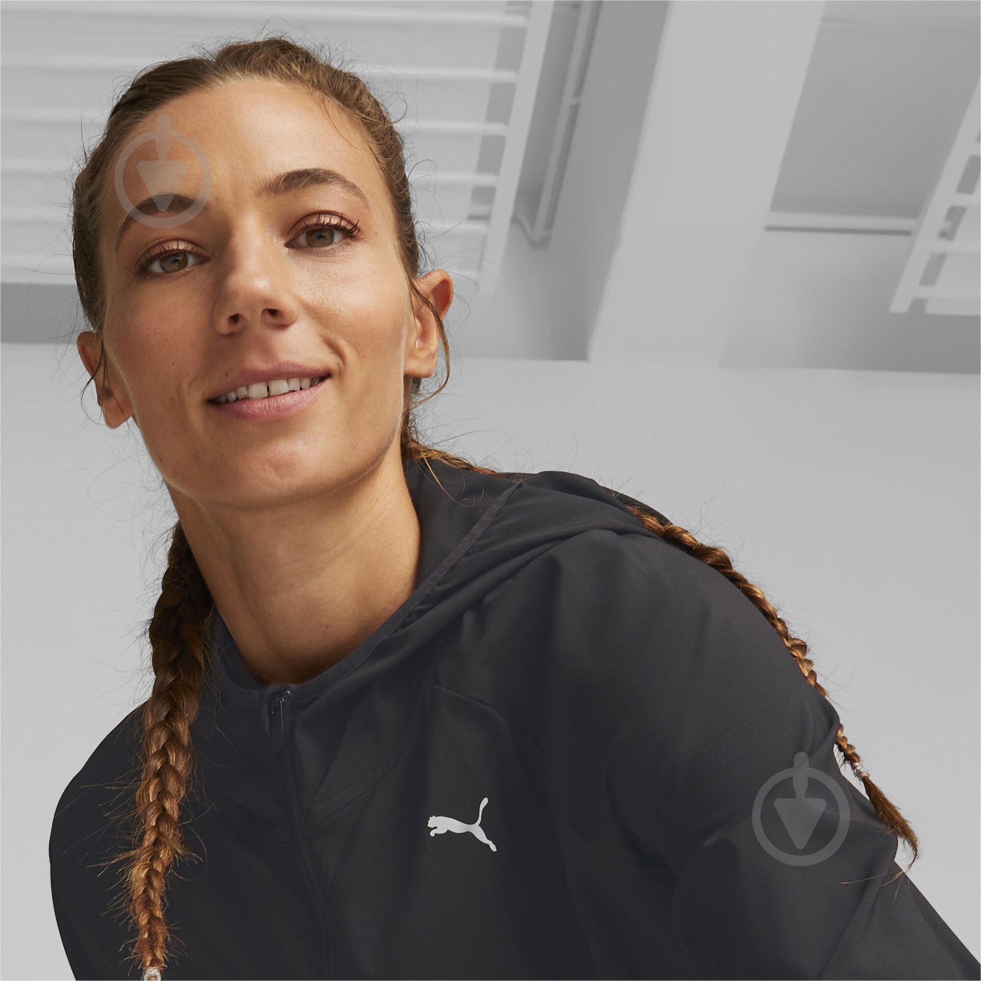 Ветровка женская Puma RUN LIGHTWEIGHT JACKET W 52328601 р.M черная - фото 4 Ветровка женская Puma RUN LIGHTWEIGHT JACKET W 52328601 р.M черная - фото 4