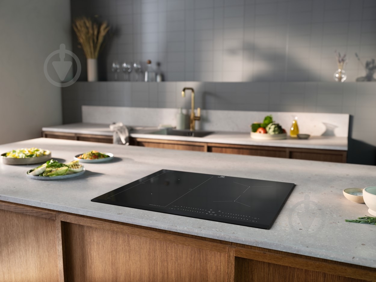 Варильна поверхня індукційна Electrolux EIS67453 - фото 3