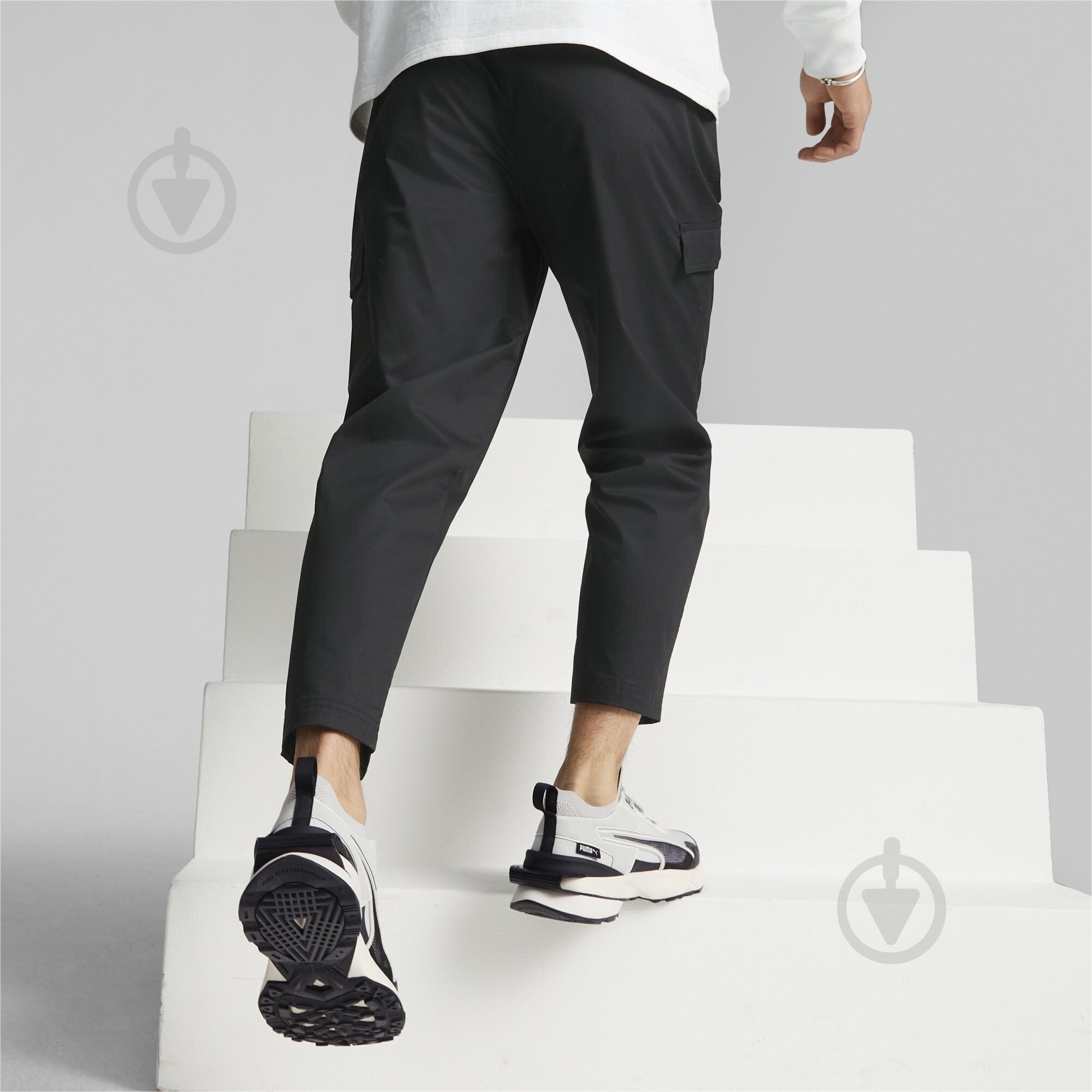 Брюки Puma CLASSICS WOVEN PANTS 53560501 р. M черный - фото 4 Брюки Puma CLASSICS WOVEN PANTS 53560501 р. M черный - фото 4