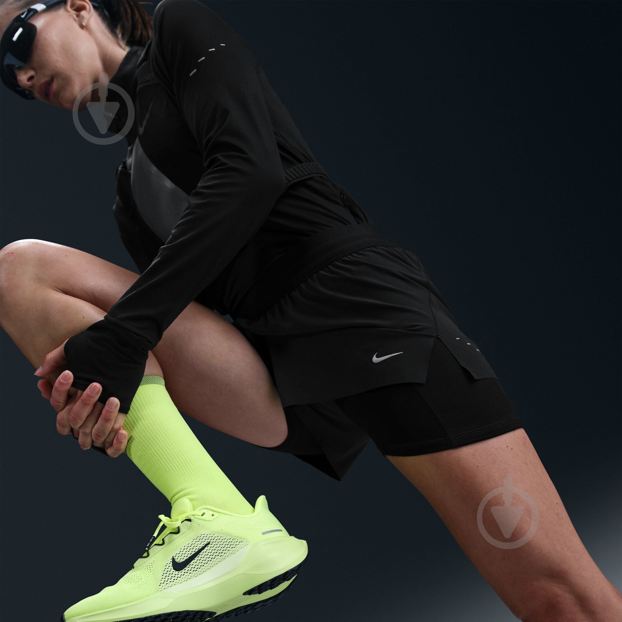 Шорти Nike W NK SWIFT DF MR 2N1 SHRT HJ5376-010 р. L чорний - фото 13