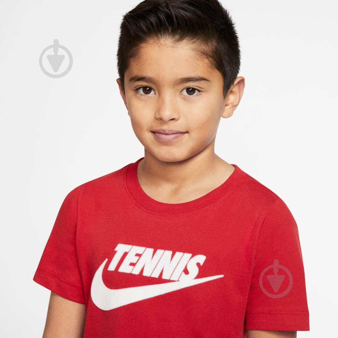Футболка Nike YTH NKCT SS TEE DFC TENNIS GFX CJ7758-687 р.S красный - фото 5 Футболка Nike YTH NKCT SS TEE DFC TENNIS GFX CJ7758-687 р.S красный - фото 5