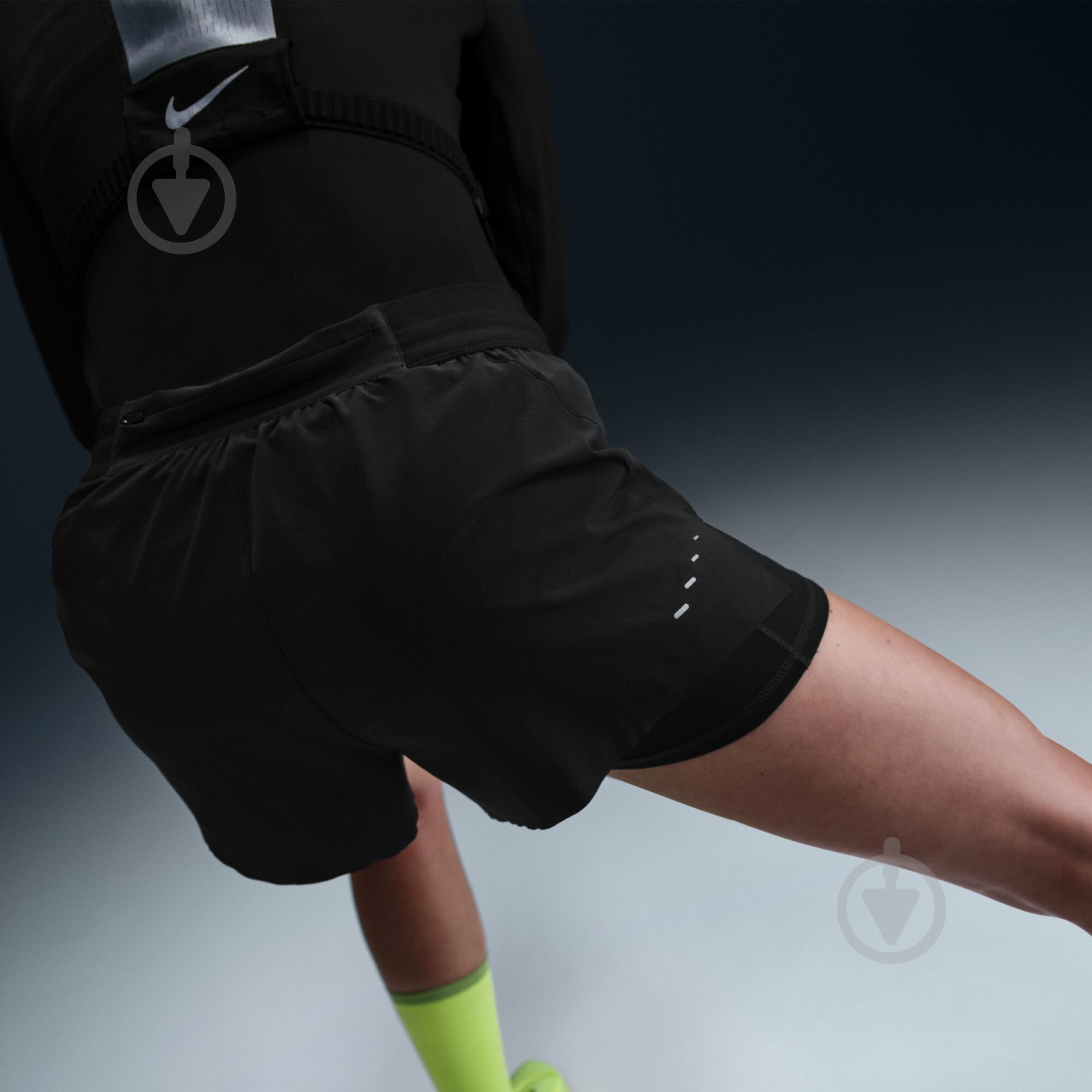 Шорти Nike W NK SWIFT DF MR 2N1 SHRT HJ5376-010 р. M чорний - фото 12 Шорти Nike W NK SWIFT DF MR 2N1 SHRT HJ5376-010 р. M чорний - фото 12