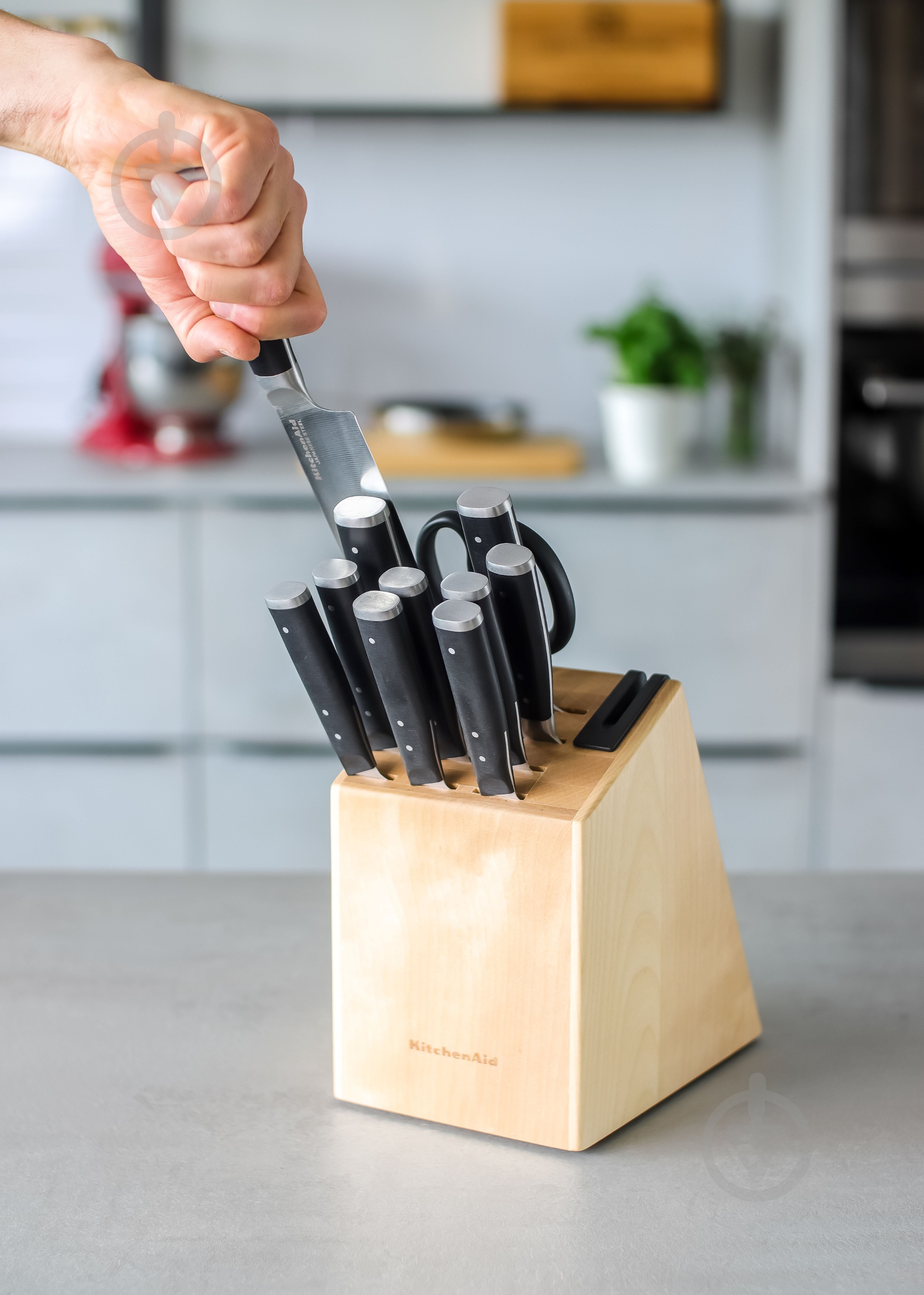 Набор ножей на подставке KitchenAid Coreline, 11 предметов и точилка (KAG12STSNBXOBQ) - фото 8 Набор ножей на подставке KitchenAid Coreline, 11 предметов и точилка (KAG12STSNBXOBQ) - фото 8