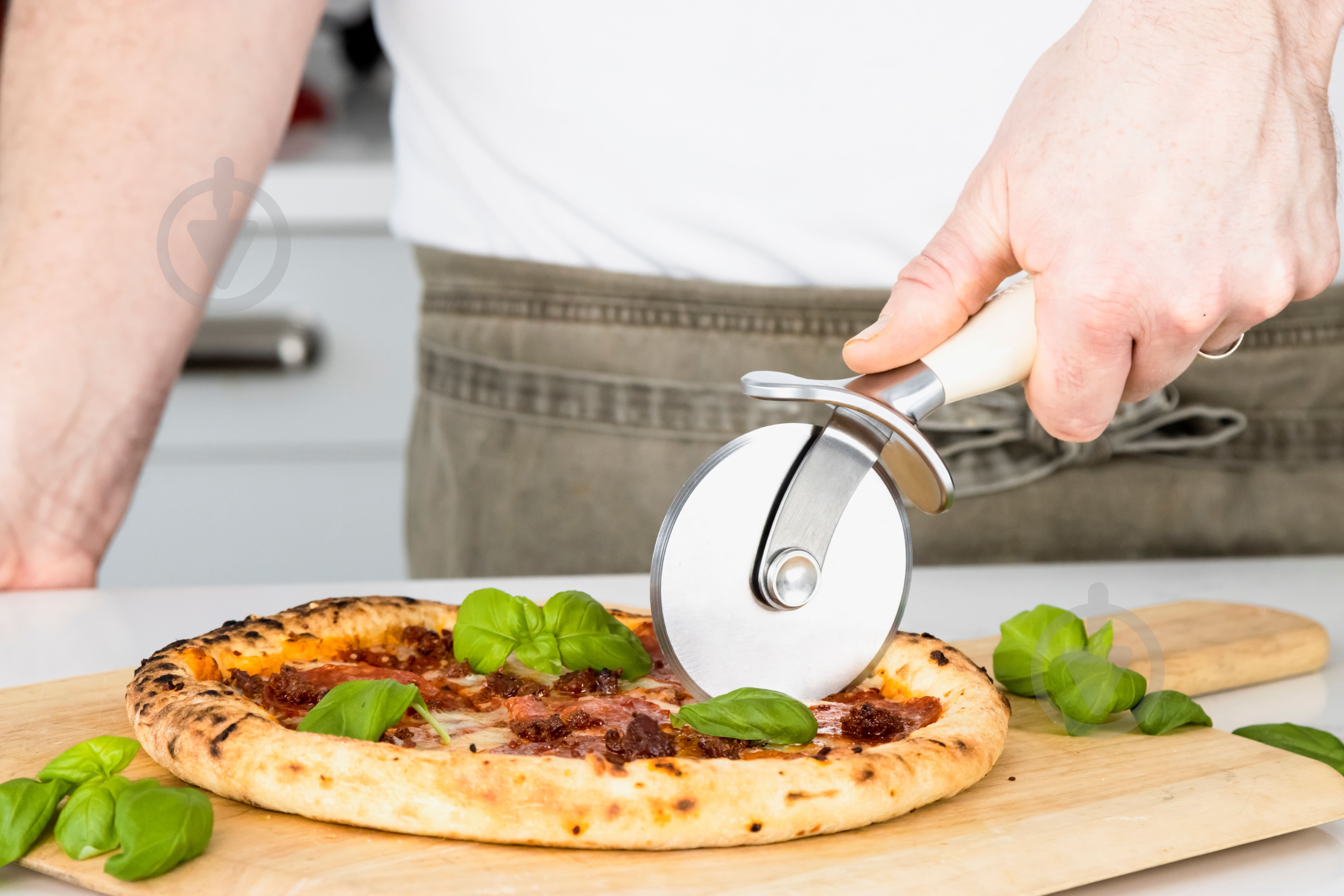 Нож для пиццы KitchenAid Coreline, 22,7 см, кремовый (KAG113OHACE) - фото 7 Нож для пиццы KitchenAid Coreline, 22,7 см, кремовый (KAG113OHACE) - фото 7