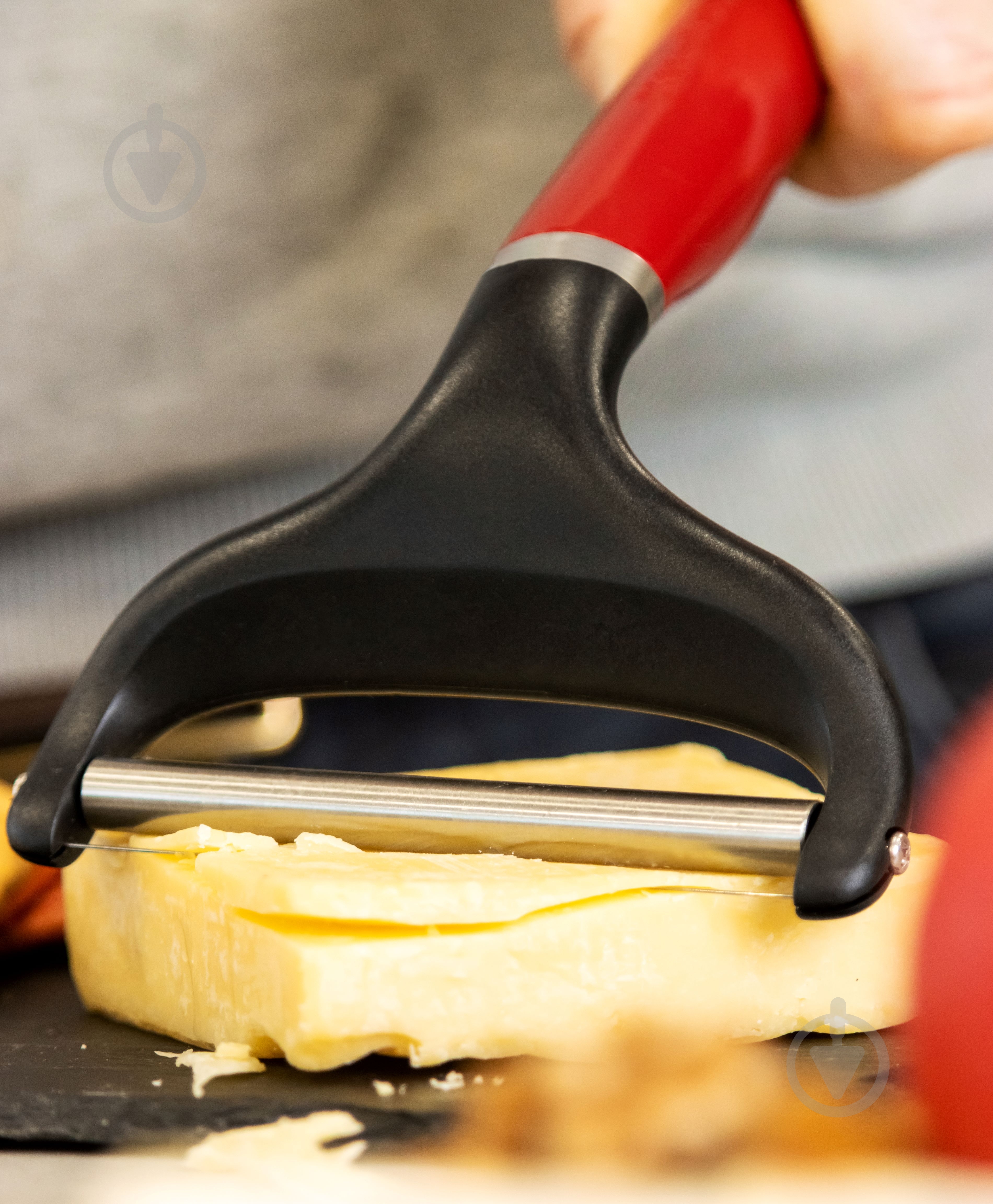 Ніж для нарізання сиру KitchenAid Coreline, 20,3 см, червоний (KAG133OHERE) - фото 6