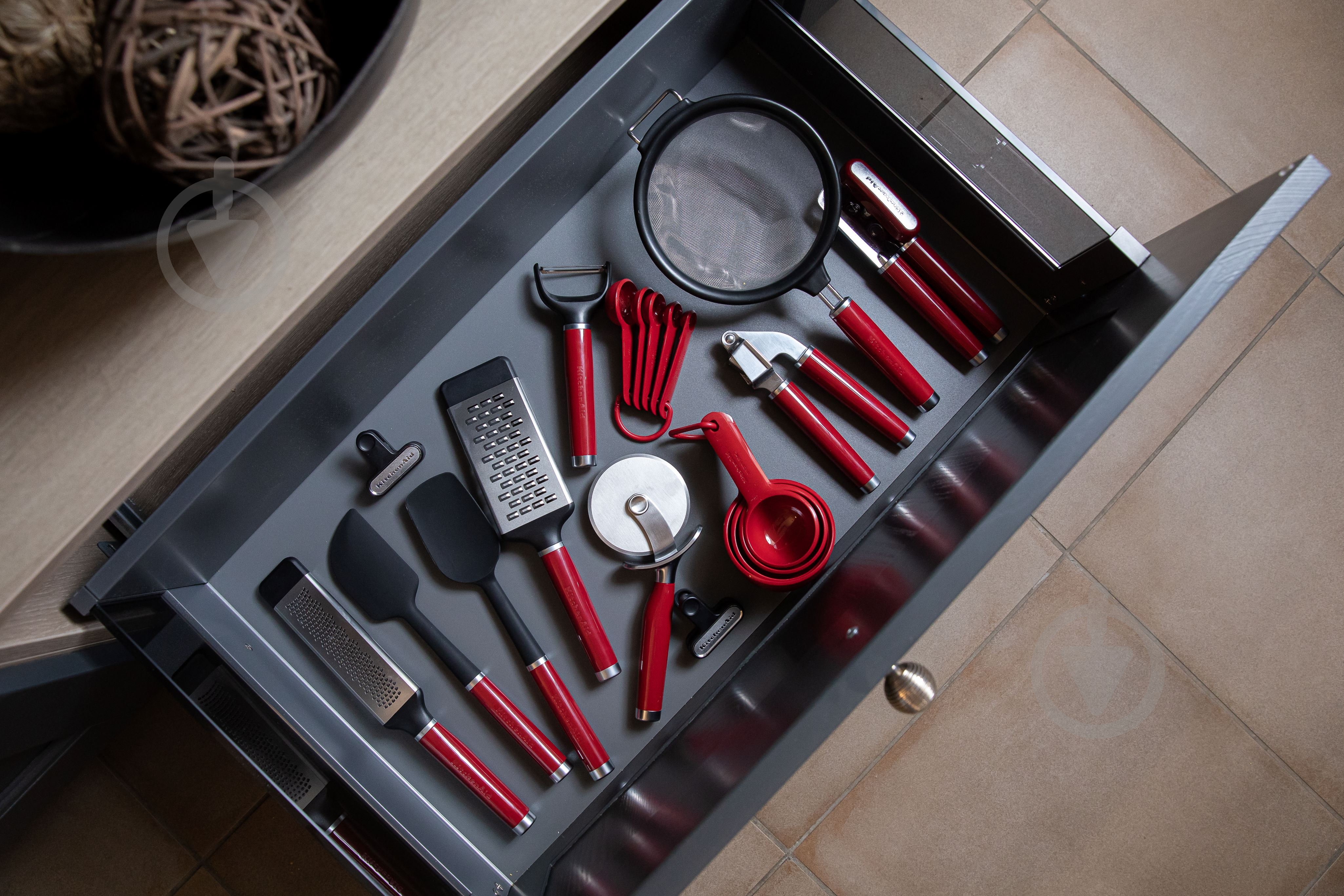 Сито KitchenAid 18 см, красный (KAG161OHERE) - фото 8 Сито KitchenAid 18 см, красный (KAG161OHERE) - фото 8
