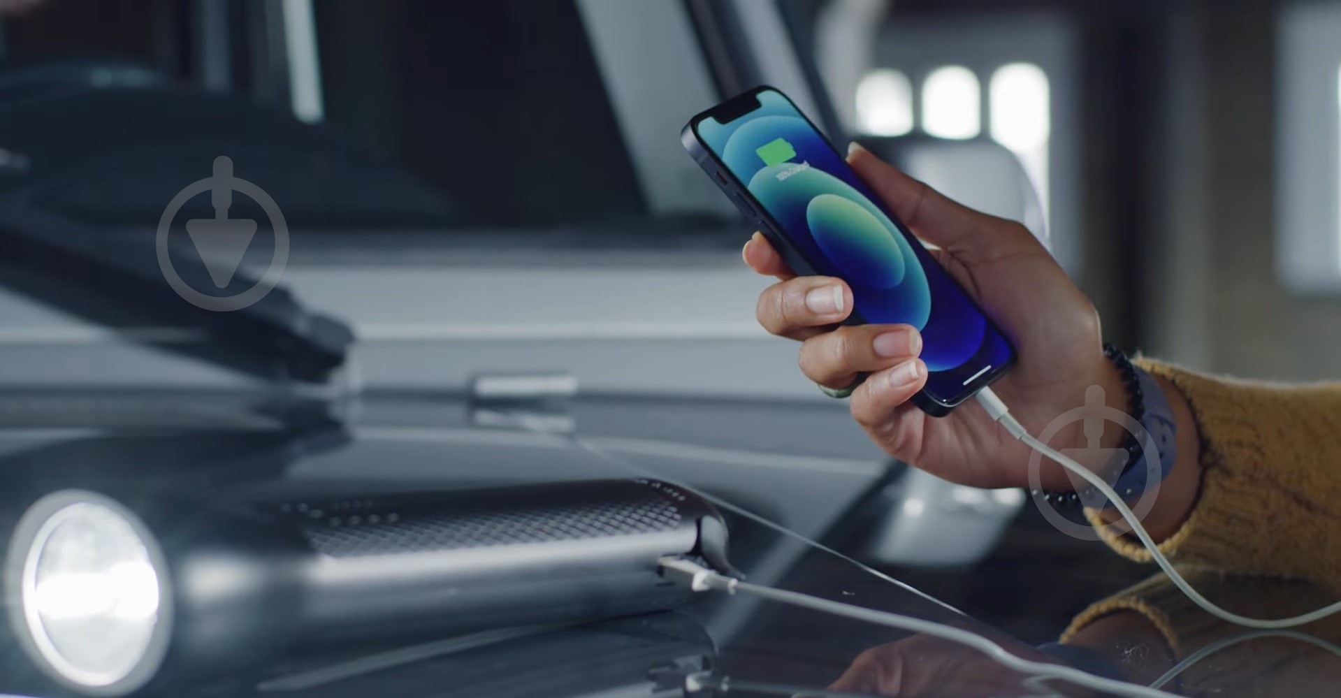 Пусковое устройство MOPHIE Mophie з функцією ліхтарика та УМБ 1xUSB-C 450Lm 9900mAh Black 400 А (53046) - фото 14