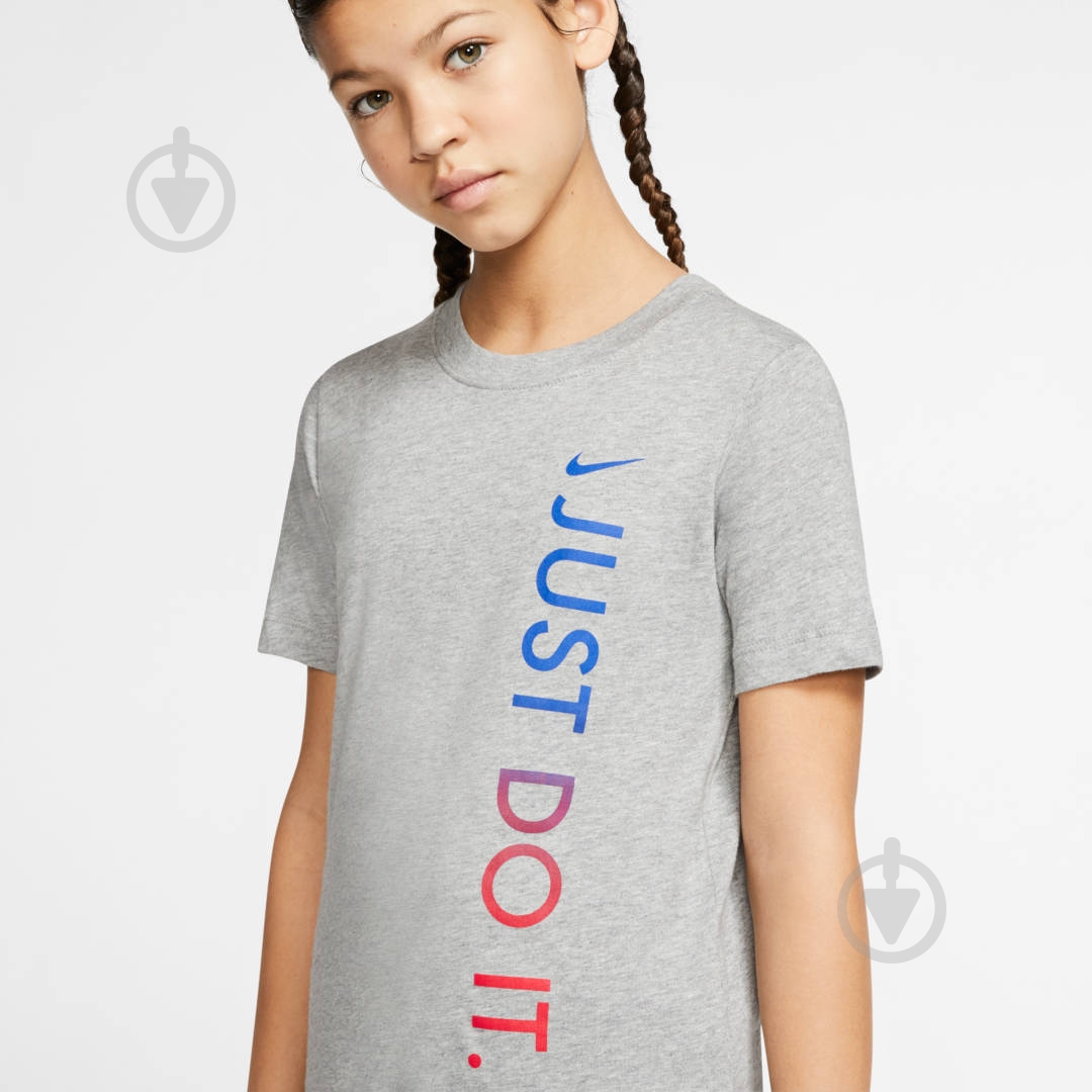 Футболка Nike U NSW TEE JDI VERTICAL CU4571-063 р.M серый - фото 5 Футболка Nike U NSW TEE JDI VERTICAL CU4571-063 р.M серый - фото 5