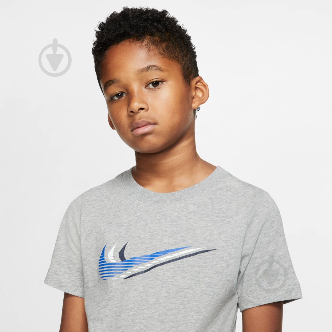 Футболка Nike U NSW TEE TRIPLE SWOOSH CU4572-063 р.S серый - фото 6 Футболка Nike U NSW TEE TRIPLE SWOOSH CU4572-063 р.S серый - фото 6